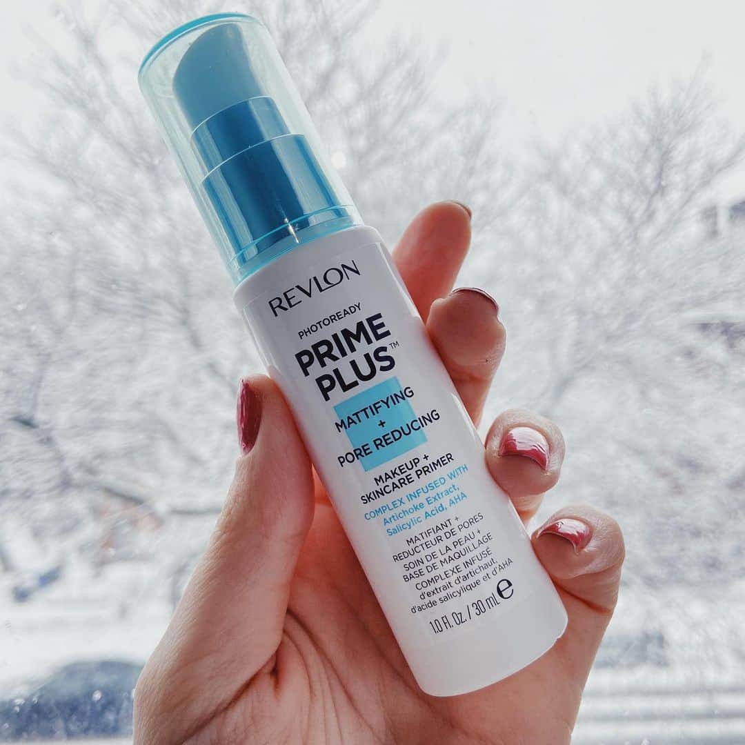 Revlonのインスタグラム：「The weather outside is frightful, but our skin feels so delightful ❄️💙 Our #PhotoReady #PrimePlus Mattifying + Pore Reducing Primer instantly mattifies skin and helps reduce the look of fine lines and pores—So your skin can look flawless even in the winter. . Available at @ultabeauty, tap to shop.」