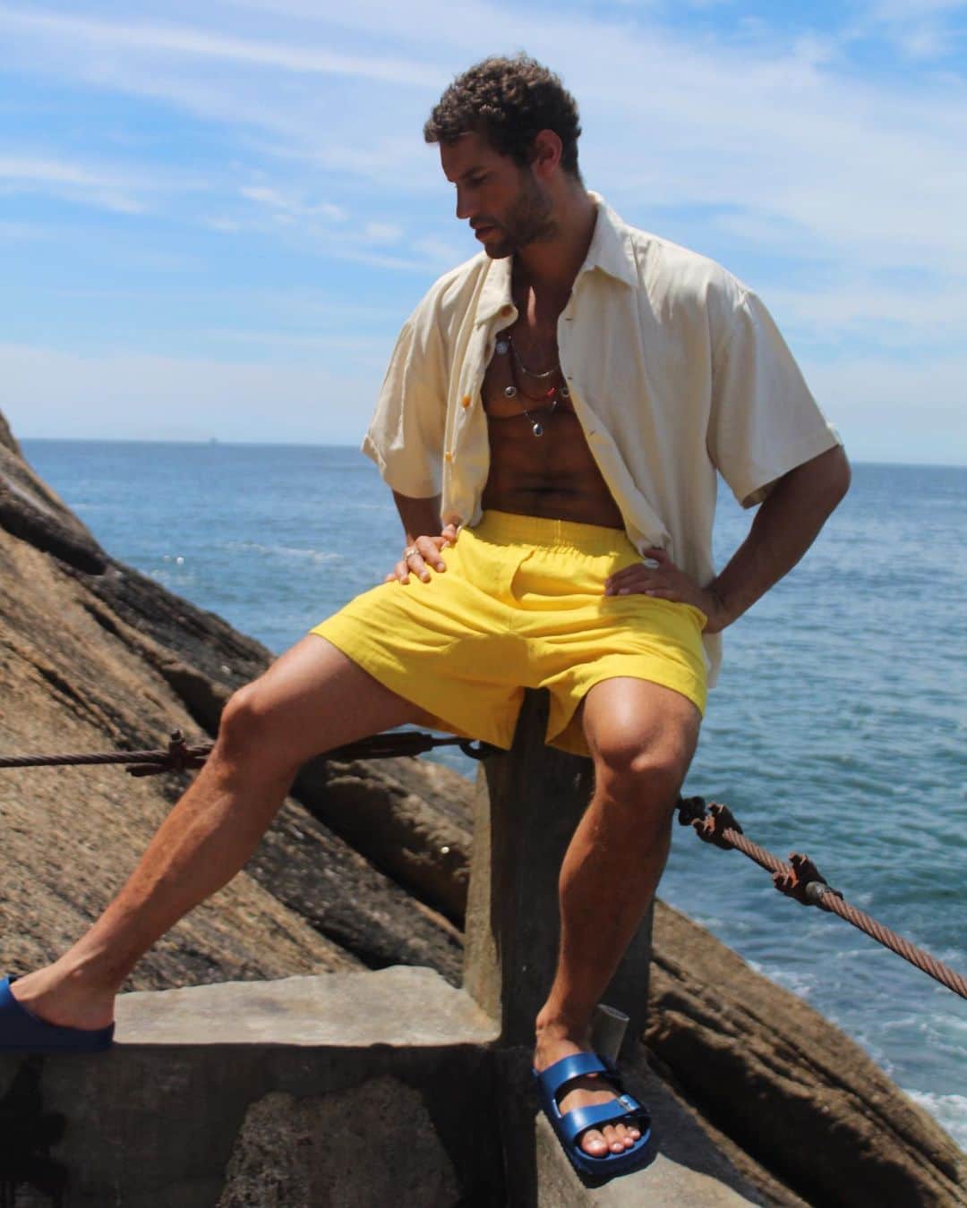 フランコ・ノリエガさんのインスタグラム写真 - (フランコ・ノリエガInstagram)「New ways of dealing with Monday happen when you are in shorts ☀️ @leo_ornelas @themenstylebr」2月23日 2時42分 - franconorhal