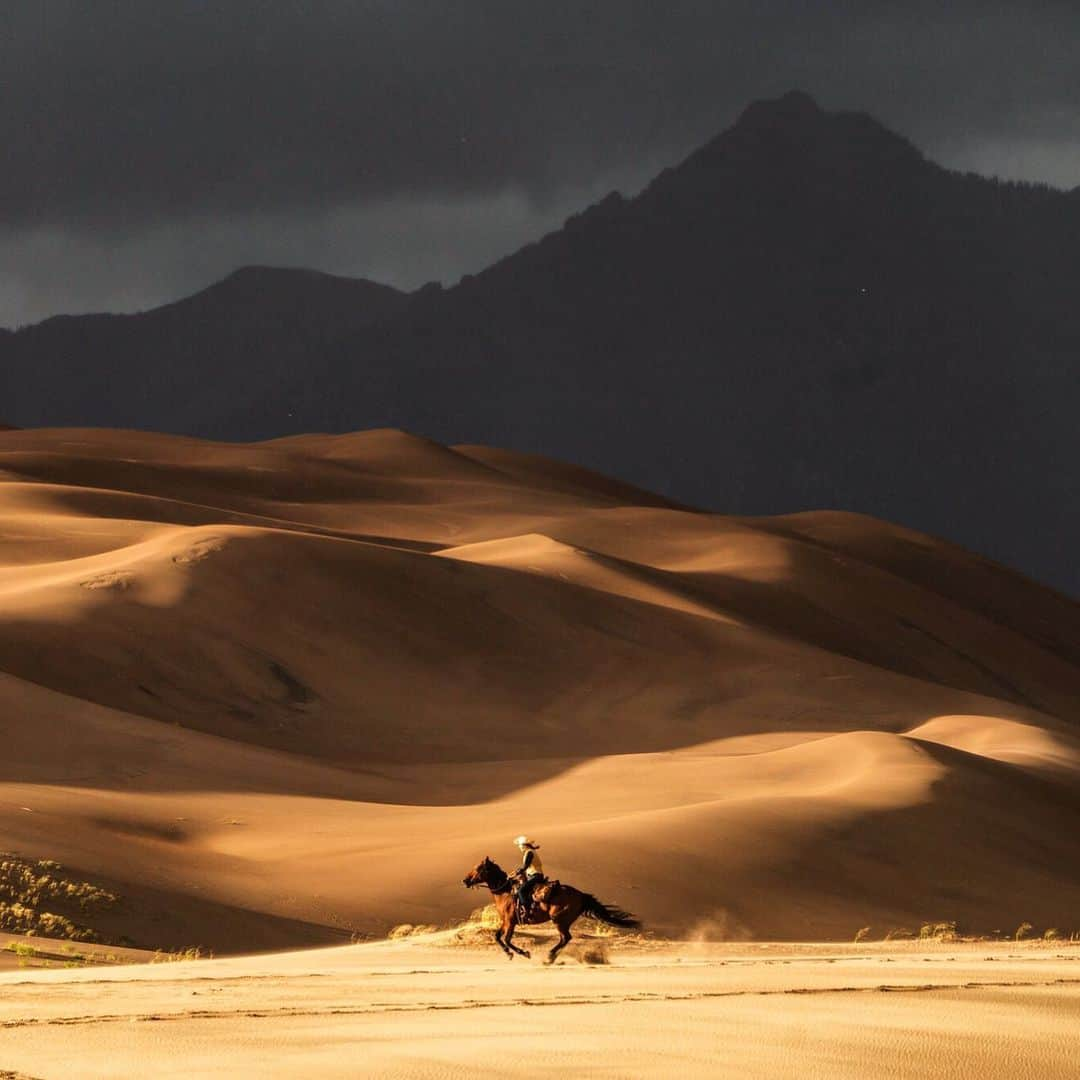 クリス・バーカードさんのインスタグラム写真 - (クリス・バーカードInstagram)「Leaving all your troubles behind.」2月23日 2時36分 - chrisburkard