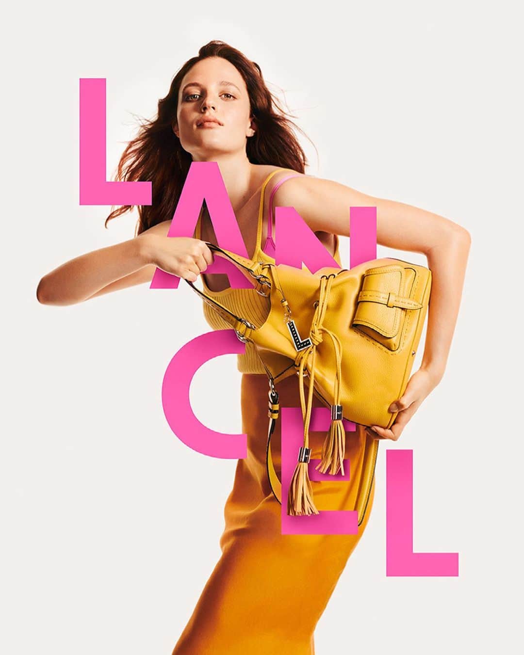 ランセルのインスタグラム：「Découvrez notre nouvelle campagne Printemps-Été 2021 incarnée par @banasjulia  ••• Introducing our new Spring-Summer 2021 campaign with @banasjulia #PremierFlirtByLancel #SS21 #Lancel」