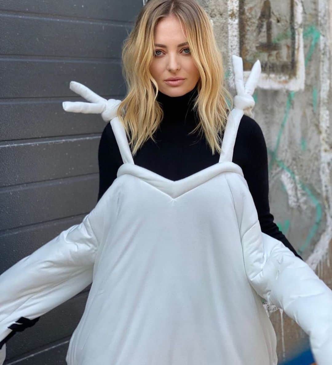 Delia Matacheのインスタグラム：「💭」