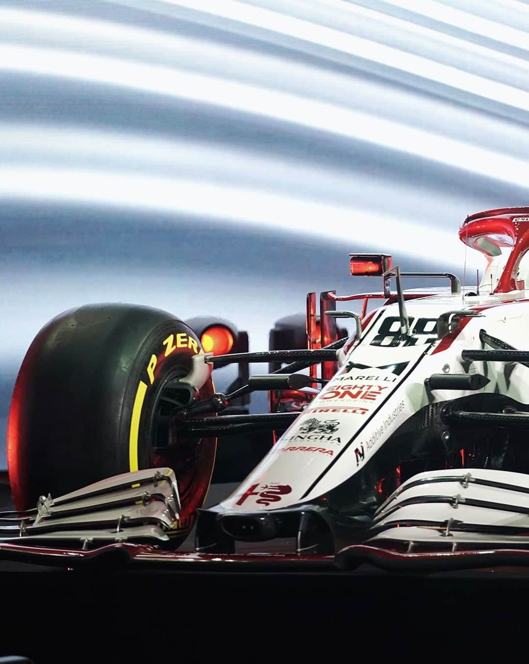 F1さんのインスタグラム写真 - (F1Instagram)「Behind the scenes of the C41 launch 👀  #F1 #Formula1 #AlfaRomeo #Raikkonen #Giovinazzi #Kubica @alfaromeoracingorlen」2月23日 2時56分 - f1