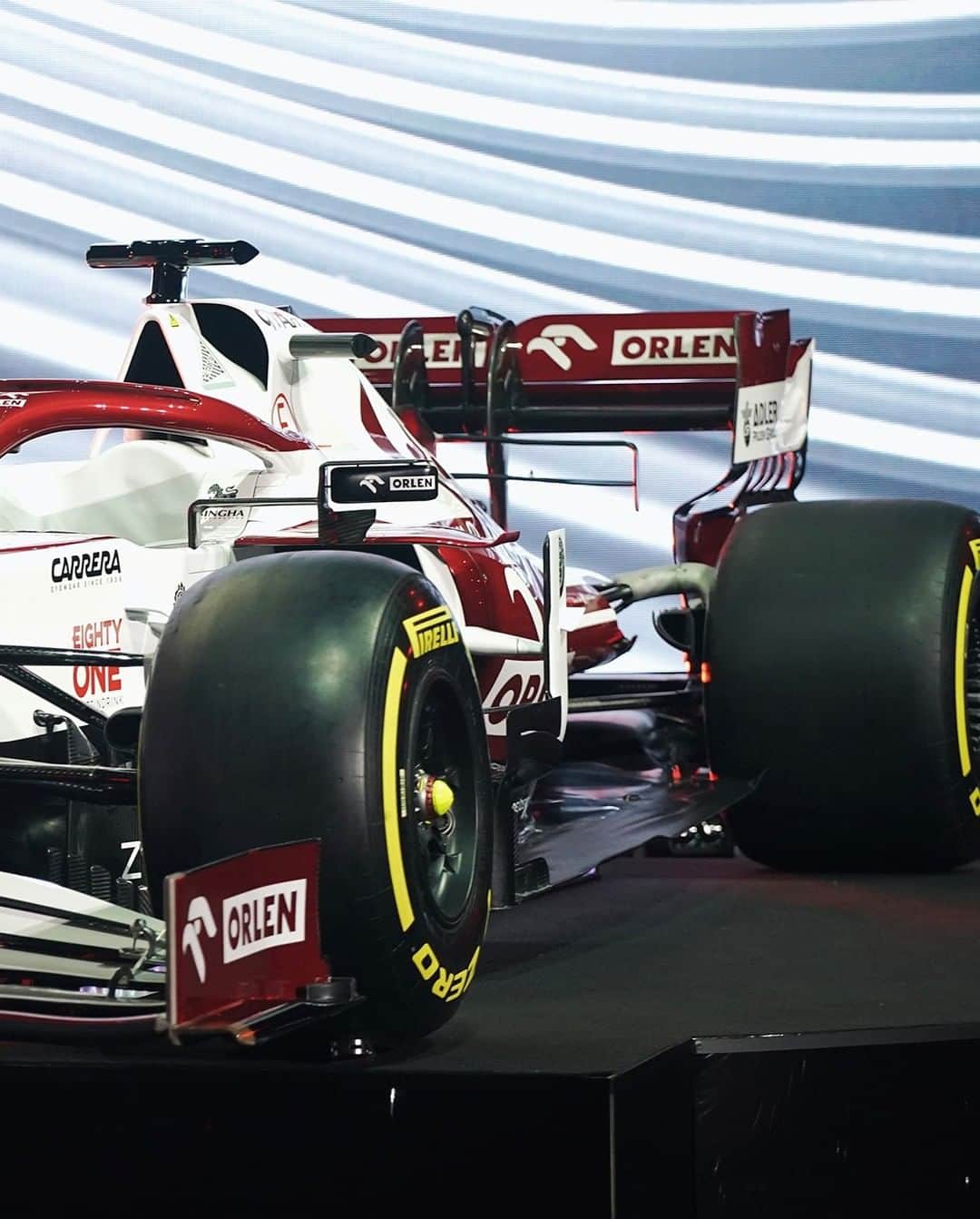 F1さんのインスタグラム写真 - (F1Instagram)「Behind the scenes of the C41 launch 👀  #F1 #Formula1 #AlfaRomeo #Raikkonen #Giovinazzi #Kubica @alfaromeoracingorlen」2月23日 2時56分 - f1