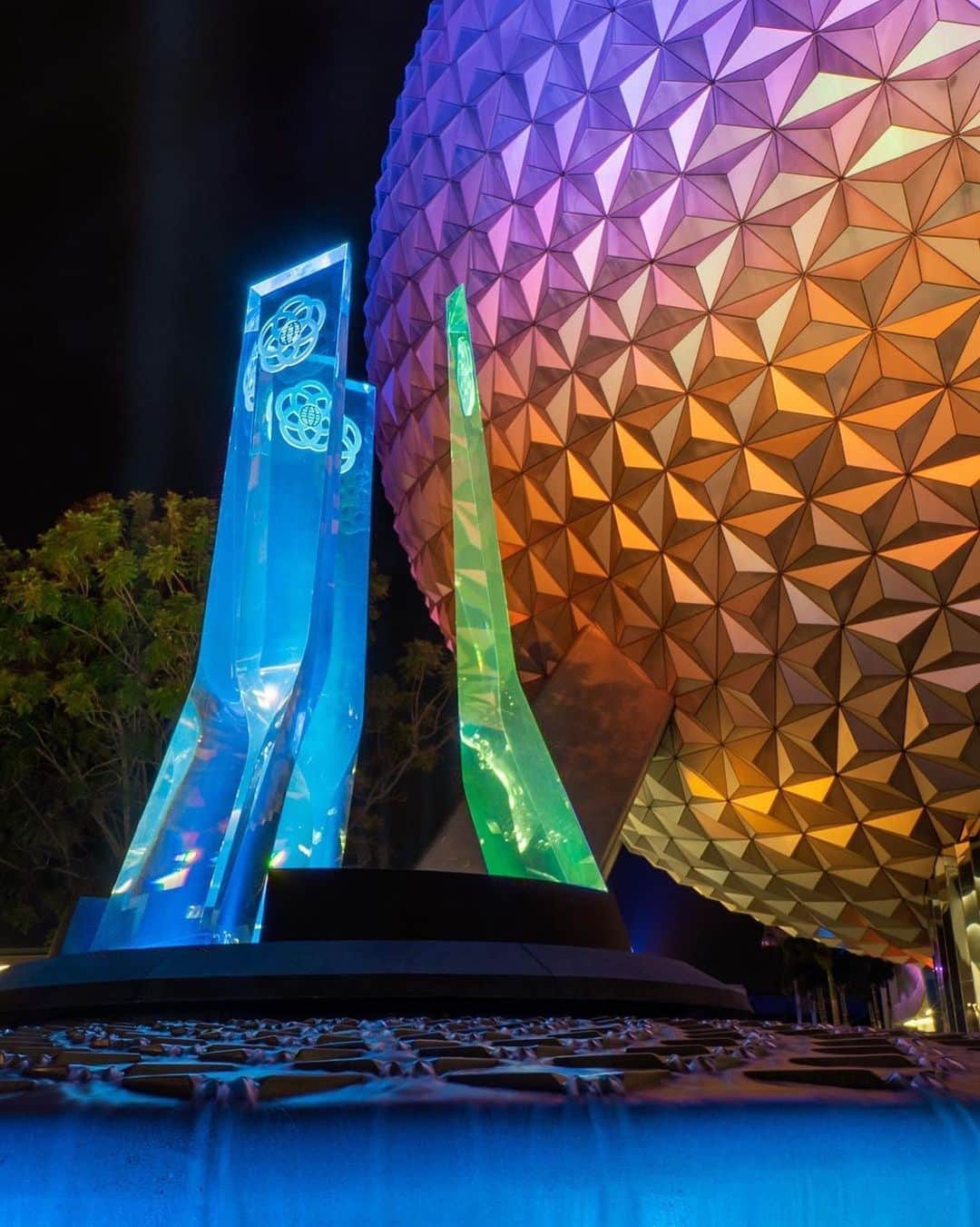 Walt Disney Worldさんのインスタグラム写真 - (Walt Disney WorldInstagram)「Imagine you're standing in front of Spaceship Earth. Where are you going first...Mexico or Canada? (📷:@detourtoneverland)」2月23日 3時08分 - waltdisneyworld