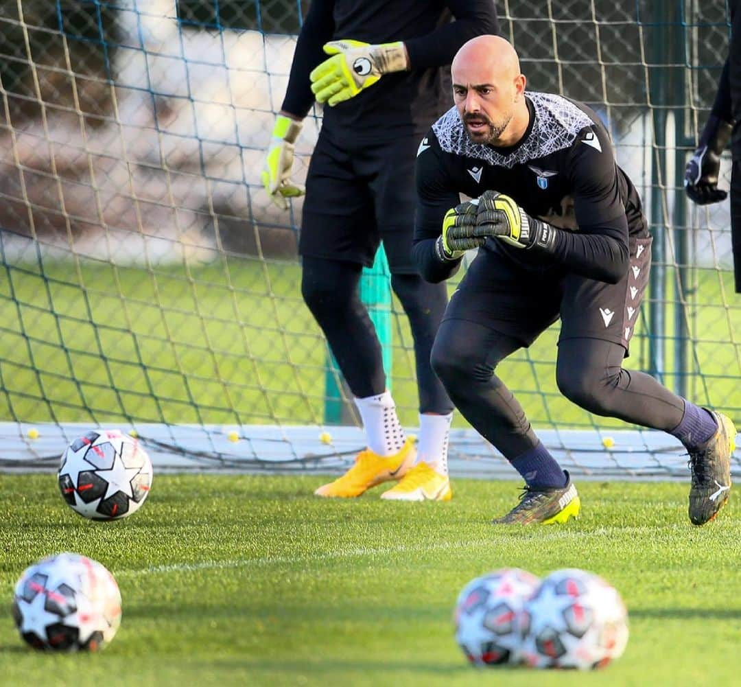 ホセ・マヌエル・レイナのインスタグラム：「Motivati e con tantissima voglia di affrontare la migliore squadra al mondo in questo momento. Dai ragazzi!! 💪🏼 Ci lo siamo meritato!! 🦅🔵 #UCL #CMonEagles」