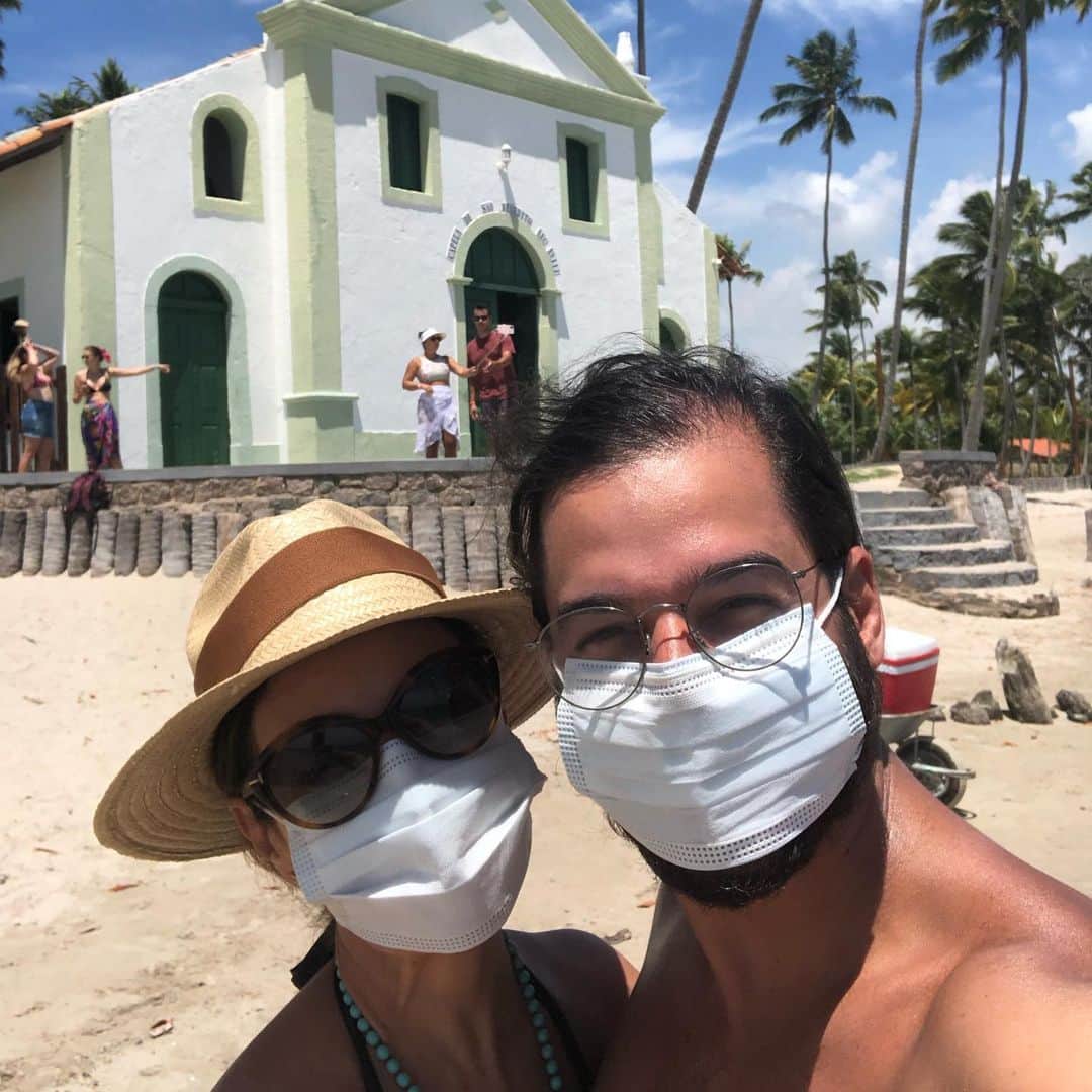 ファチマ・ベルナルデスのインスタグラム：「Quanta coisa se faz em uma semana. Quantos bons momentos pra guardar. Eu e Laura de férias. Túlio e Beatriz trabalhando a distância. Mas todos juntos, para nossa alegria.」