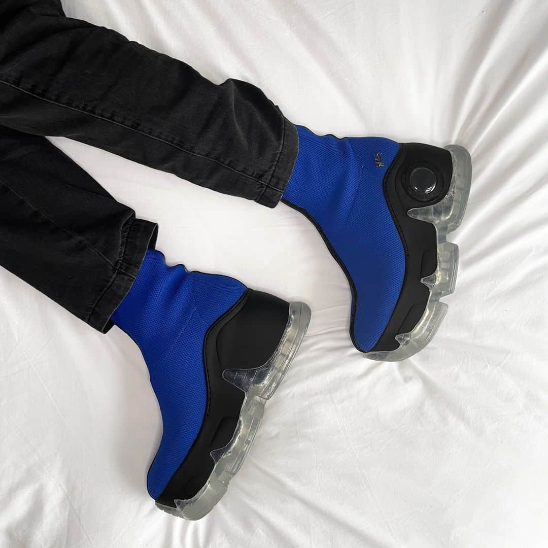 スウェアさんのインスタグラム写真 - (スウェアInstagram)「Covered in an amazing blue tone, the AIR Xtra comes in a full unisex size range. Available in a variety of colourways on Farfetch.com. #swearlondon⁠ ⁠ Your made to order footwear will be ready to be shipped within 5 weeks.」2月23日 3時22分 - swearlondon