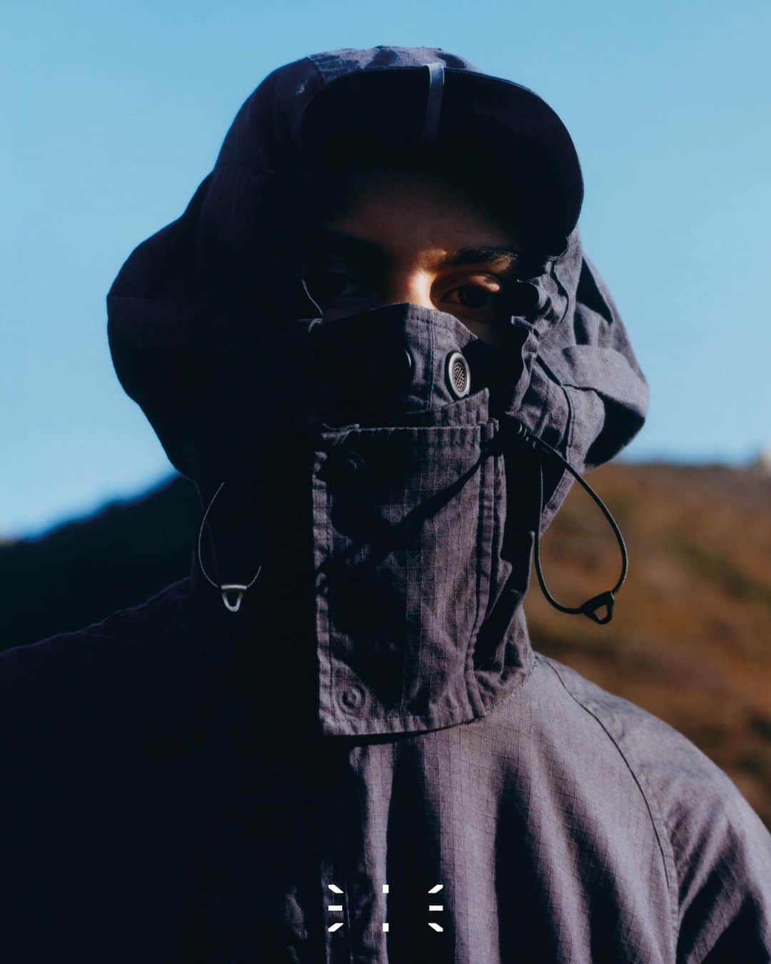 マックキュー アレキサンダー・マックイーンのインスタグラム：「In ALBION, the fourth icon by MCQ, new tech materials meet the beauty of ancient natural sites in garments designed with resilience in mind.  The Headphone Utility Parka features elements from true performance hardwear that protect against the wind and rain. Headphone details inspired by flight jackets and a ventilated face mask offer optimum outdoor functionality.   Available now in 100 selected stores worldwide and on GOAT.COM.  Photography by @sirui.ma  Styling by @calvinhow @daaaaaaaannnnnnnn  Hair @blakejhenderson  Makeup @stevie.makeup  Featuring @tcurtis.11」
