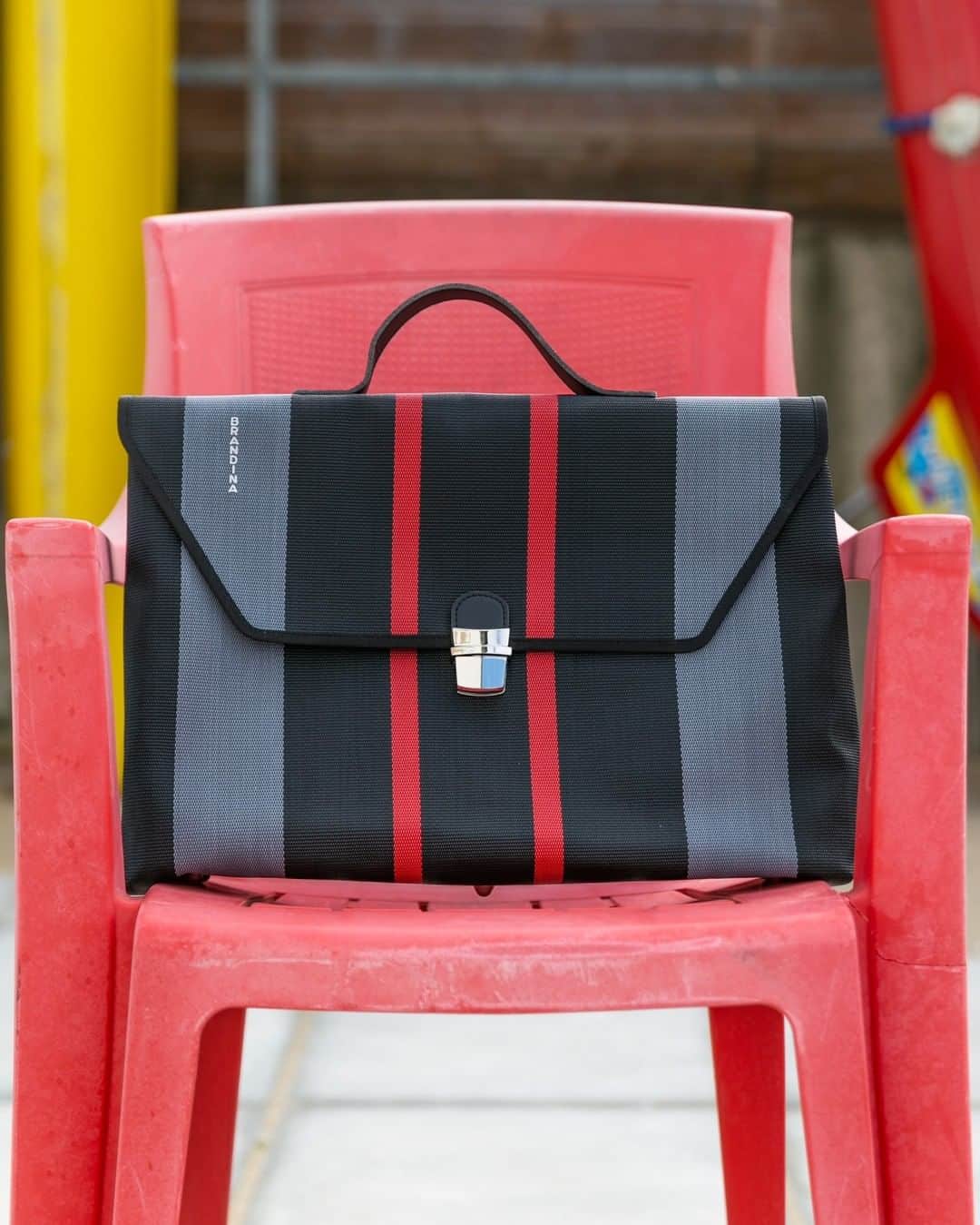 ブランディーナのインスタグラム：「New model URBAN  La cartella Urban, da un tocco vintage ed elegante allo stile lavorativo, perfetta anche per uscire dopo il lavoro.  #brandinatheoriginal」
