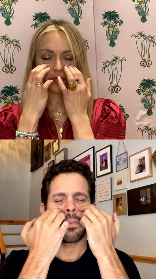 ファーン・コットンのインスタグラム：「Thanks so much for tuning in live for our group tapping session. A beautiful way to connect the mind and body and release trapped emotions and stress. Bar my floppy ring light and phone that kept going on auto lock I think that went jolly well. Thanks so much to @nickortner for his time tonight. His app is bloody brilliant and something I use all the time. It’s called The Tapping Solution. Big love to you all this evening and thanks for taking part♥️」