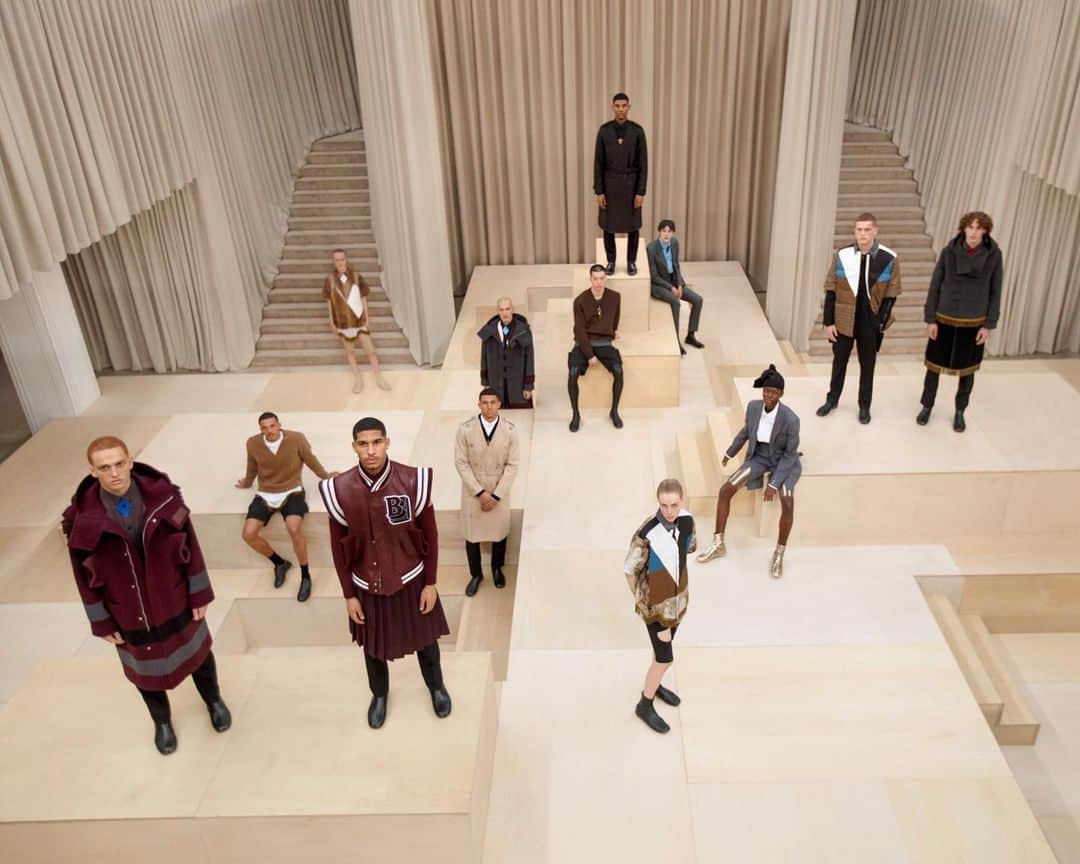 Burberryさんのインスタグラム写真 - (BurberryInstagram)「Watch the #BurberryAW21 menswear presentation, held at our Regent Street flagship store in London. Once the site of an eminent gallery, with its inaugural exhibition dedicated to arts and crafts. Today its legacy was honoured, playing host to the first menswear-focused collection by Riccardo Tisci for #Burberry  Watch the presentation now on IGTV  #BurberryShow #LFW #RiccardoTisci」2月23日 3時39分 - burberry