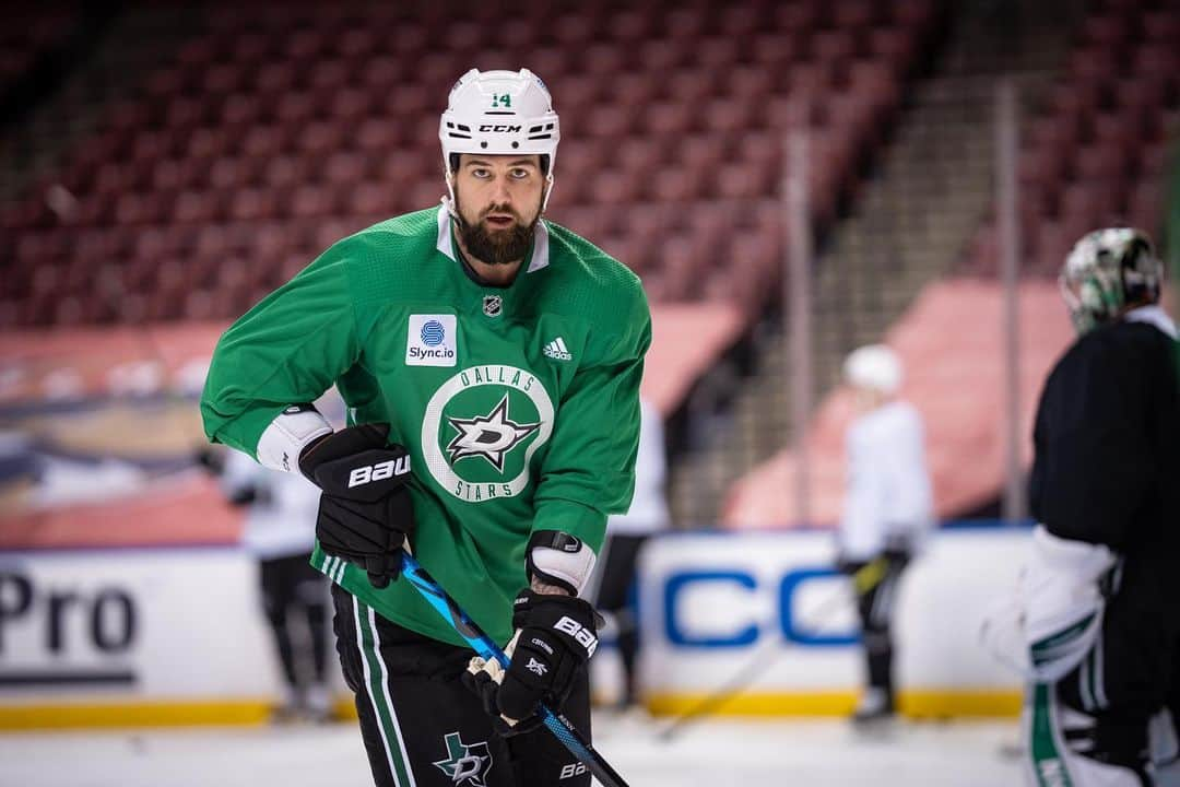 ダラス・スターズさんのインスタグラム写真 - (ダラス・スターズInstagram)「Morning skate views. Dobby expected to start tonight. #GoStars   @pncbank」2月23日 3時42分 - dallasstars