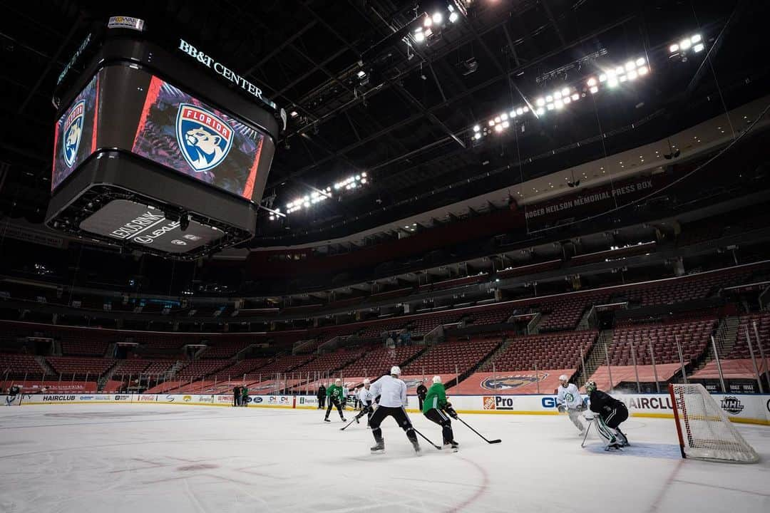 ダラス・スターズさんのインスタグラム写真 - (ダラス・スターズInstagram)「Morning skate views. Dobby expected to start tonight. #GoStars   @pncbank」2月23日 3時42分 - dallasstars