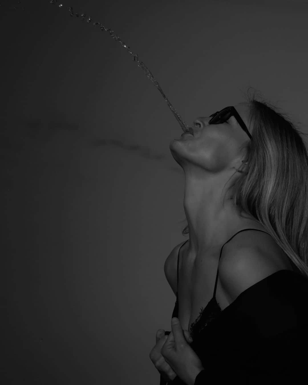 バー・ラファエリのインスタグラム：「💦」