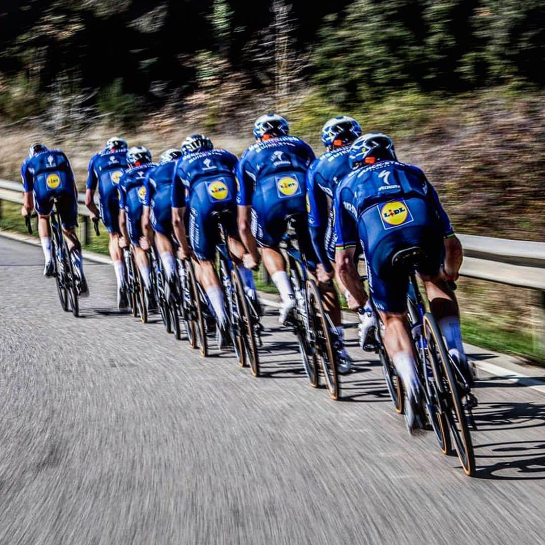 マーク・カヴェンディッシュさんのインスタグラム写真 - (マーク・カヴェンディッシュInstagram)「Good week post-race camp done with the @deceuninck_quickstepteam boys. I can tell you now, there’s a blue, wolfpack-shaped machine coming to the Belgian races over the next few weeks 🤭🤭  📸 @woutbeel  #cycling #cyclist #procycling #wolfpack #machine #sprint #training #trainingcamp #race #racing」2月23日 3時53分 - markcavendish