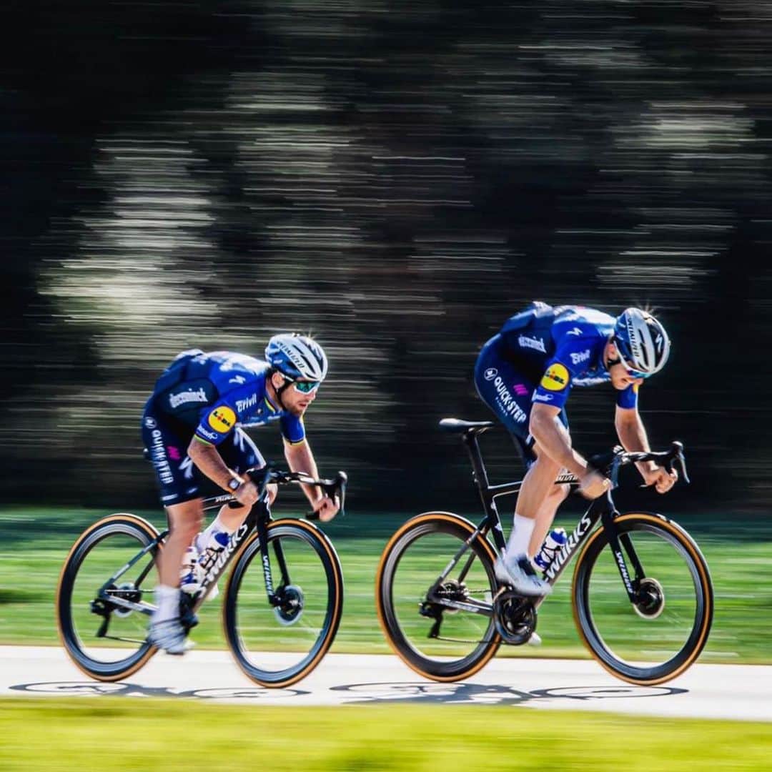 マーク・カヴェンディッシュさんのインスタグラム写真 - (マーク・カヴェンディッシュInstagram)「Good week post-race camp done with the @deceuninck_quickstepteam boys. I can tell you now, there’s a blue, wolfpack-shaped machine coming to the Belgian races over the next few weeks 🤭🤭  📸 @woutbeel  #cycling #cyclist #procycling #wolfpack #machine #sprint #training #trainingcamp #race #racing」2月23日 3時53分 - markcavendish