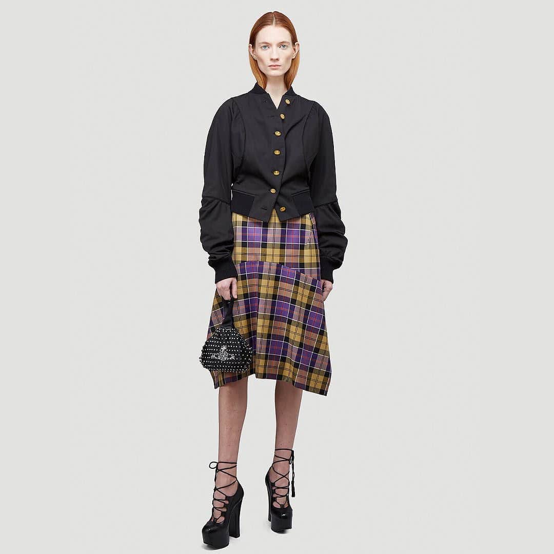 エルエヌシーシーのインスタグラム：「Explore Vivienne Westwood's True Punk arrivals featuring artistic prints designed by Westwood's longtime friend and Pretenders lead vocalist Chrissie Hynde. @viviennewestwood」