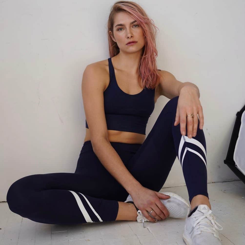 Monica Aksamitのインスタグラム：「I’m just out here trying to train and dodge Covid. Much harder than one might think 😅 #fitness #workout #workoutmotivation」