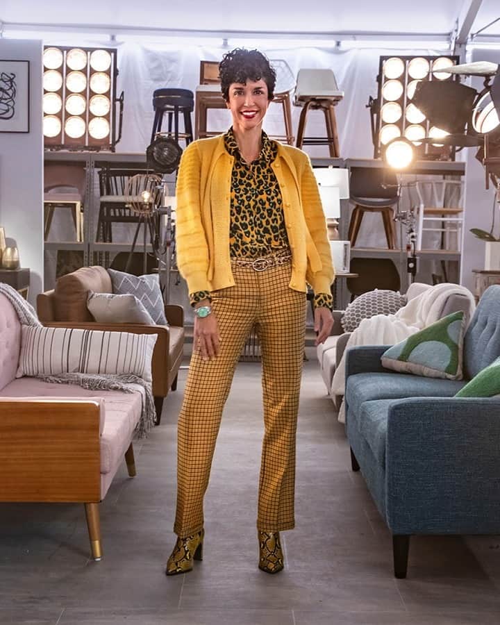 HGTVさんのインスタグラム写真 - (HGTVInstagram)「Only two more days until Design Star: Next Gen and only two more competitors to introduce! Meet…⁠ ⁠ ⭐️ Marisa Molinaro⁠ 📍 Los Angeles, CA⁠ 💼 Interior Designer + Blogger ⁠ 👋 @thespottedcloth⁠ ⁠ Learn more about the competitors at the link in bio. Design Star: Next Gen premieres on @discoveryplus Feb 24. The episode also will air on HGTV that night at 9|8c! 🙌」2月23日 4時30分 - hgtv