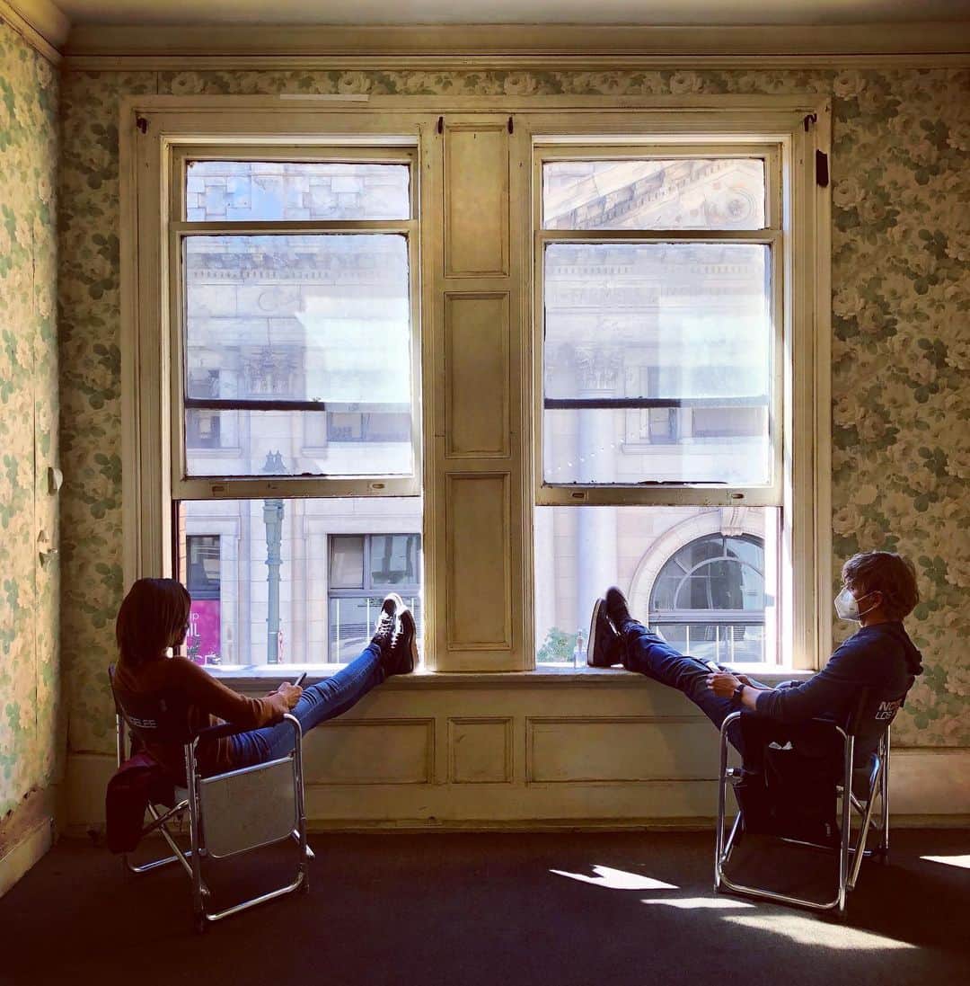 ダニエラ・ルーアのインスタグラム：「“Livin it up at the Hotel California” #ncisla @ncisla @ericcolsen」