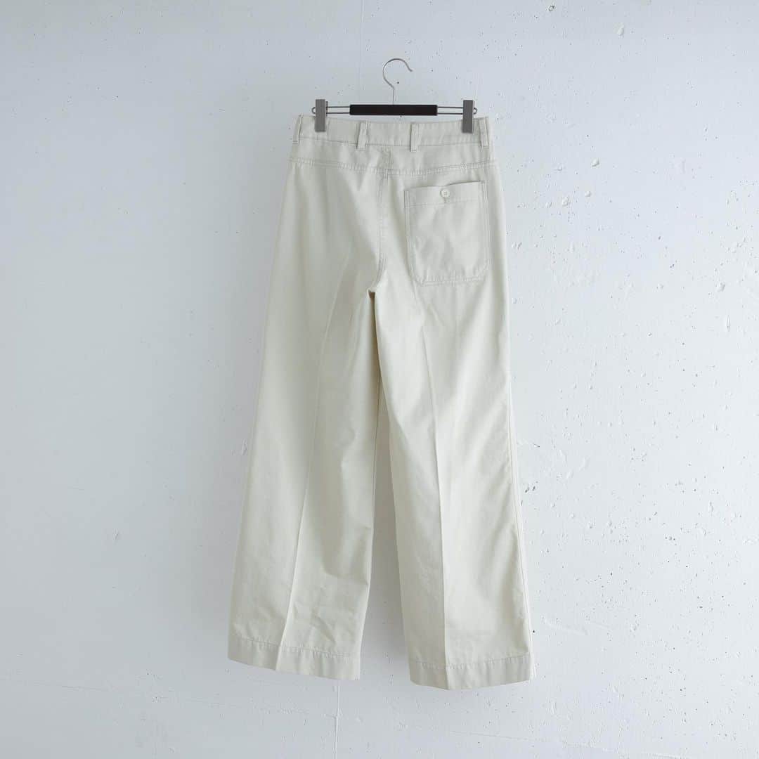ROSSO MENさんのインスタグラム写真 - (ROSSO MENInstagram)「SELECT  PANTS by 【LEMAIRE】 "DENIM WIDE LEG PANTS" col : IVORY size：46  PANTS by 【LEMAIRE】 "BELTED PLEAT PANTS" col : TAUPE size : 44,46  お取り扱い店舗﻿ ◾︎ROSSO ミント神戸店﻿ Tel : 050-2017-9117 ﻿ ※上記店舗のみでのお取り扱いにつき、値段、在庫等のお問い合わせにつきましても上記の店舗までお願い致します。  #urbanresearchrossomen #rossomen #urbanresearchrosso_kobe #urbanresearch #lemaire」2月23日 14時20分 - urban_research_rosso_men