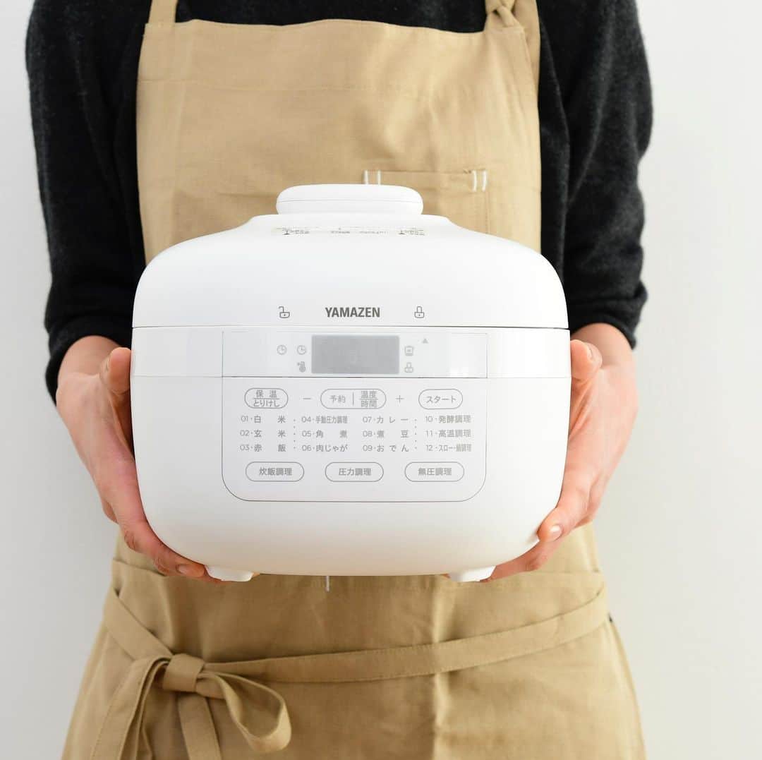 株式会社 山善さんのインスタグラム写真 - (株式会社 山善Instagram)「電気圧力鍋って、最近よく聞くけど、「炊飯器位の大きな家電をもう一個キッチンに置くスペースが無い」とか「結局、何が作れるの?」とか色々疑問があります。 そんな悩みを解決するのが、YAMAZEN電気圧力鍋YPCB-M220です。 コンパクトなボディでもしっかり6種類の調理モードで色々な料理をおいしく簡単に作れちゃうんです。普通のお鍋としても使えます。しかも、60種類のレシピbookも入っているので、普段作ったことのない料理も挑戦できます。 現在、二子玉川 蔦屋家電2F Y・GALLERIAで展示中です。 近くにお越しの際はぜひ一度お立ち寄り下さい。 ======================= YAMAZEN 電気圧力鍋　2.2l YPCB-M220  プロフィールのリンクから詳細はご覧いただけます。 @yamazen_official   ======================= #山善#YAMAZEN#蔦屋家電#二子玉川蔦屋家電#ygalleria#電気圧力鍋#電気圧力鍋レシピ#調理家電#調理器具」2月23日 14時41分 - yamazen_official