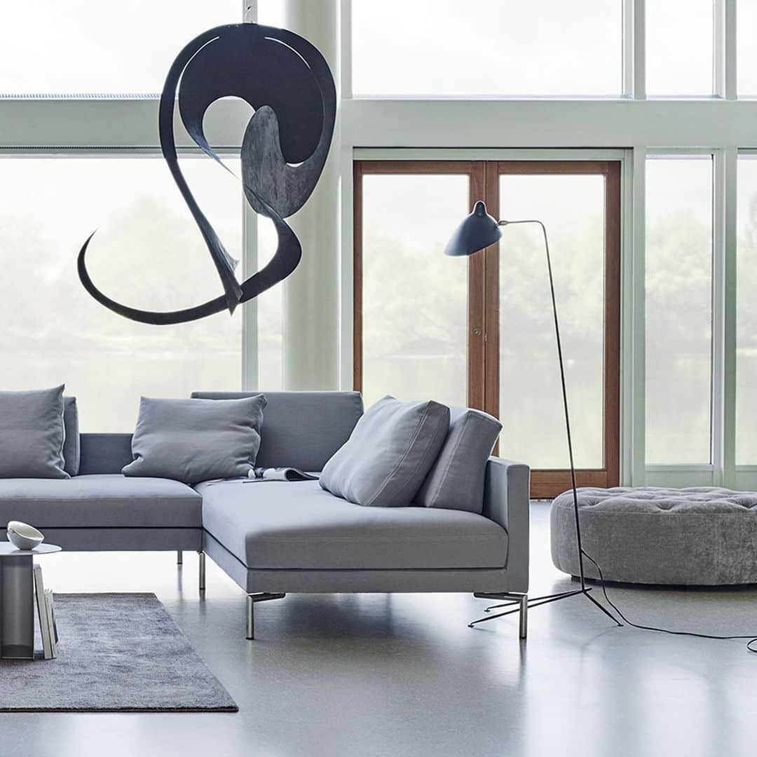 eilersenのインスタグラム：「The essential factor of the sofa's functionality is the removable, shaped foam back cushions. They are available from 70 to 120 cm with a 10 cm spring - six sizes in all - and you can move them freely around as necessary, depending on whether you want to relax lying across it in front of the TV or relax lying down with a book. ⁠ •⁠ •⁠ •⁠ #eilersen #plano #eilersenfurniture #myeilersen #interiordesign #homedecor #sofa #danishdesign #inredning #finahem #interiorlovers #interiordesign #modernliving #minimalism #nordiskehjem #nordicinspiration #nordicliving #craftsmanship #luxurylifestyle #boligindretning #designinterior #livingroominspo #boliginspiration #softminimalism #hemindredning #schönerwohnen #nordicminimalism」