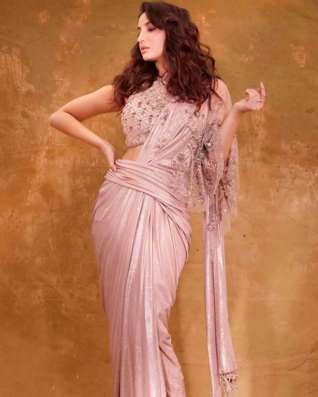 Indianstreetfashionのインスタグラム：「Can we just add this blush pink saree as an essential trousseau pick , please 🥺💕 #indianstreetfashion @indianstreetfashion #indianwedding #weddings #weddingsupplier #wedding #weddingsofinstagram #instawedding  #bridesofindia #bridesofinstagram #indianbridaloutfit #bridaloutfit #weddinglook  #bridestyle #weddingtrend #jewellery #weddinginspo #weddingplanner #weddingblogger #trousseaupacking  #weddingchoreography #couture #weddingjewellery #weddingshopping #weddingseason #indiandesigner @norafatehi」