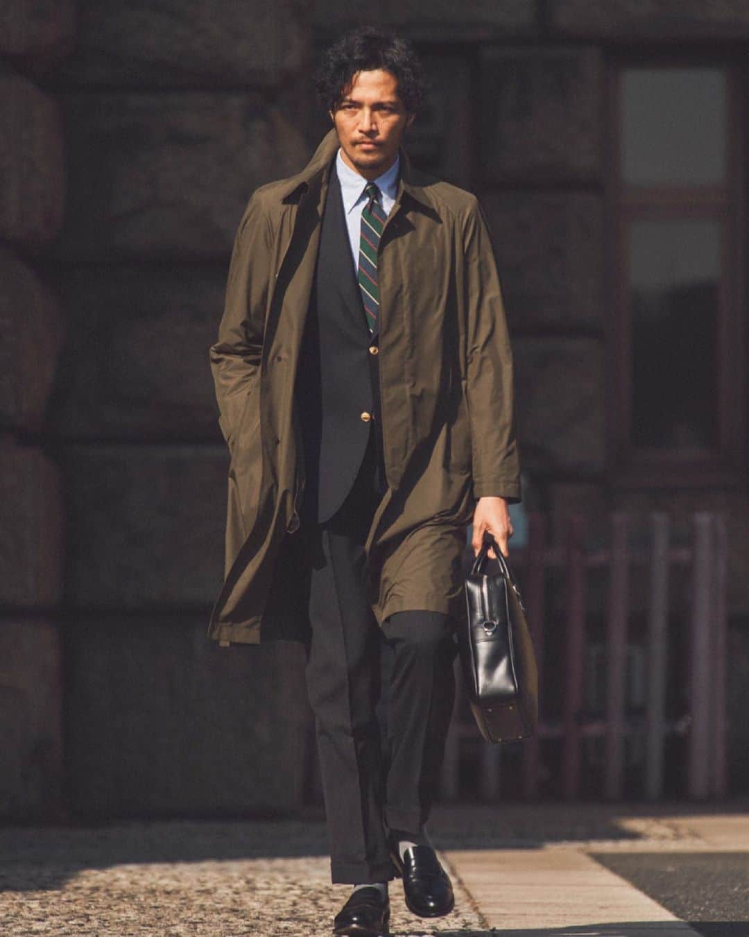 ZOEのインスタグラム：「スーツに薄手のコートは最強ですよね😁 #ブルックスブラザーズ #brooksbrothers」