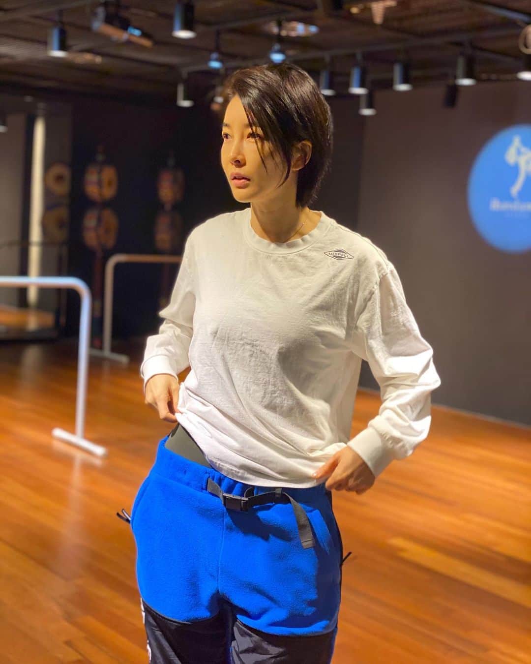 チン・ソヨンのインスタグラム：「🤸🏻‍♀️🎬」