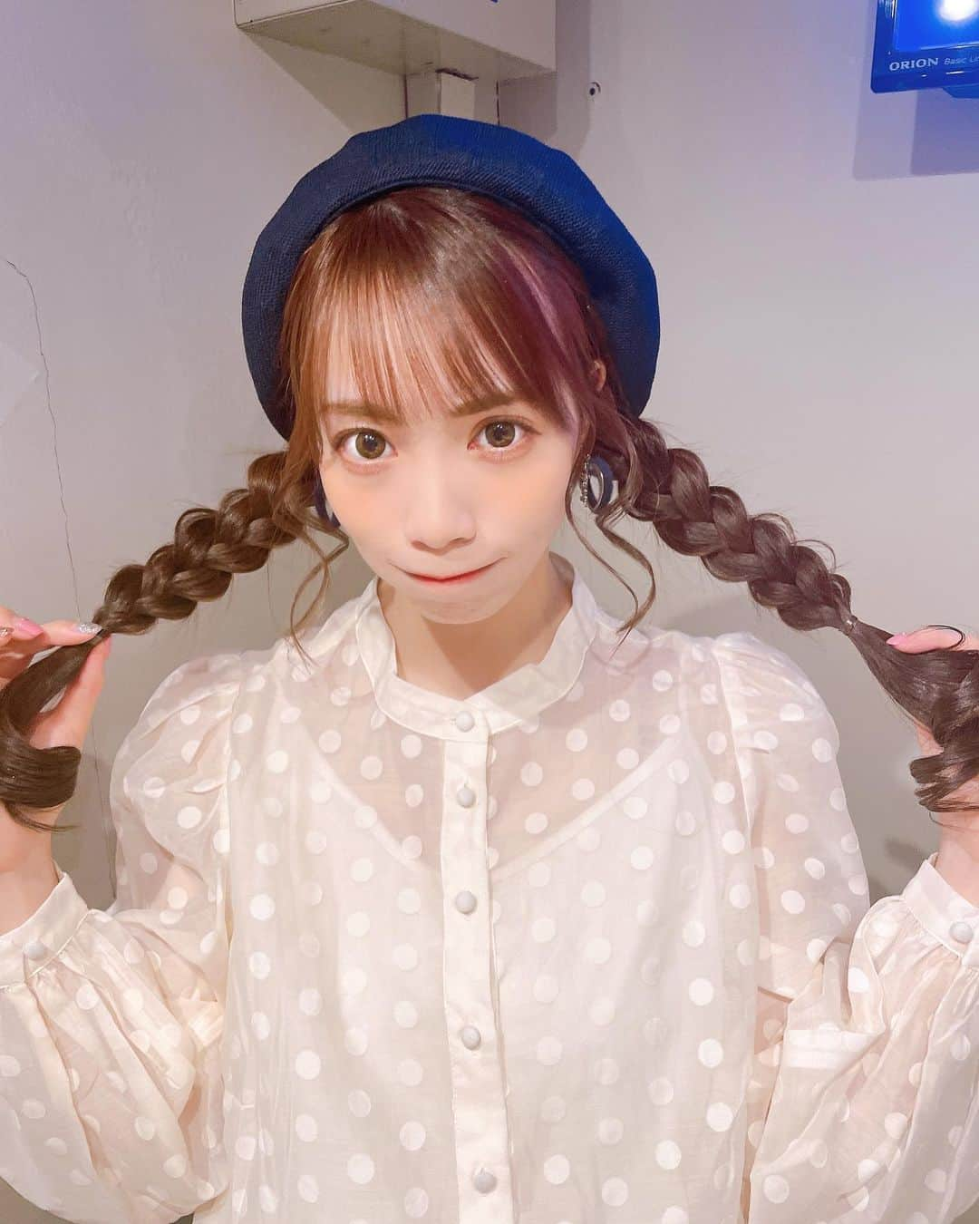 宇佐美幸乃のインスタグラム：「みつあみすると真面目ちゃん？  #idol #アイドル　#costume #ワンピース　#ドット　#hairstyle #みつあみ　#fff #followｍe  #luce #comment  #instagood #instagram #instalike」