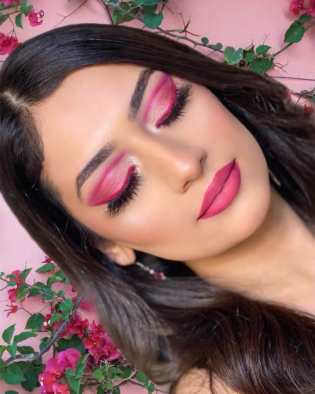 LiveGlamのインスタグラム：「This glam by @mehreemakeup is getting us excited for spring 🌸 she used our “Magical Dust” palette to create this pretty in pink look 💖 #LiveGlamFam」