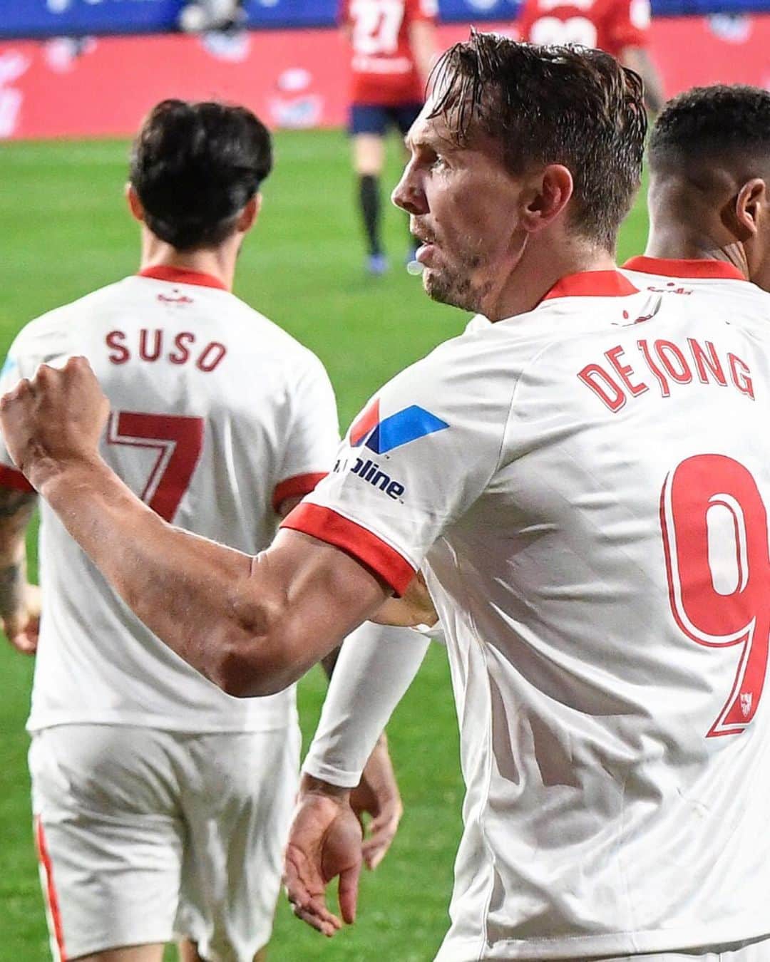 セビージャFCのインスタグラム：「𝗨𝗻 𝗴𝗼𝗹 𝗱𝗲 𝗰𝗮𝘁𝗲𝗴𝗼𝗿í𝗮... 👌🏻  #OsasunaSevillaFC 💥  #vamosmiSevilla #goals #laliga #luukdejong」