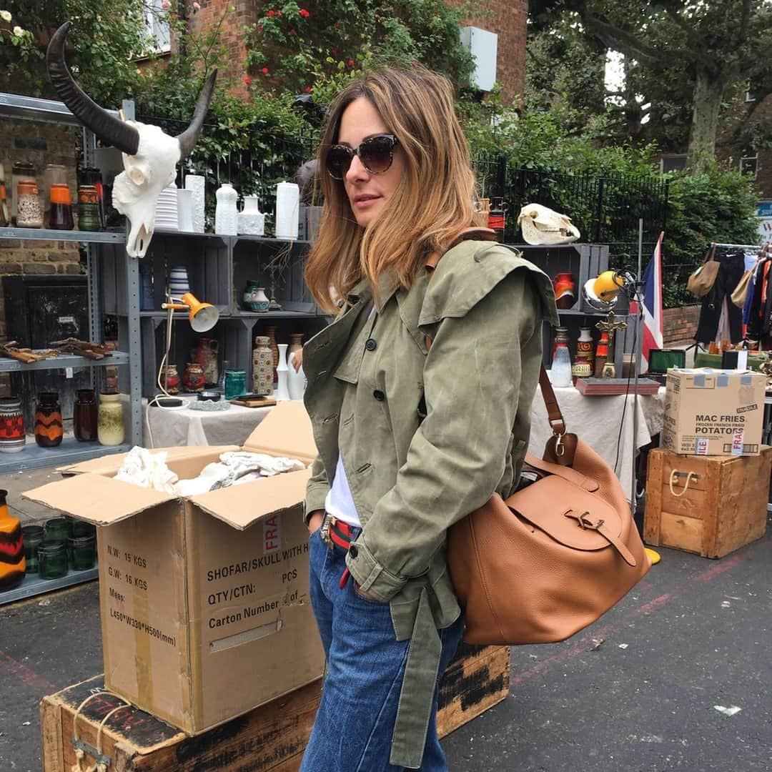 メリメロのインスタグラム：「When going out and about in Notting hill was normal ! Missing this !! Our designer Melissa finding inspiration down Portobello road 🍭🍿🍩⠀⠀⠀⠀⠀⠀⠀⠀⠀ ⠀⠀⠀⠀⠀⠀⠀⠀⠀  #melimelo #melimelobags #style #bag #bags #s #classicbag #classic #wardrobestaple #madeinitaly #timeless #a #understated #itbag」