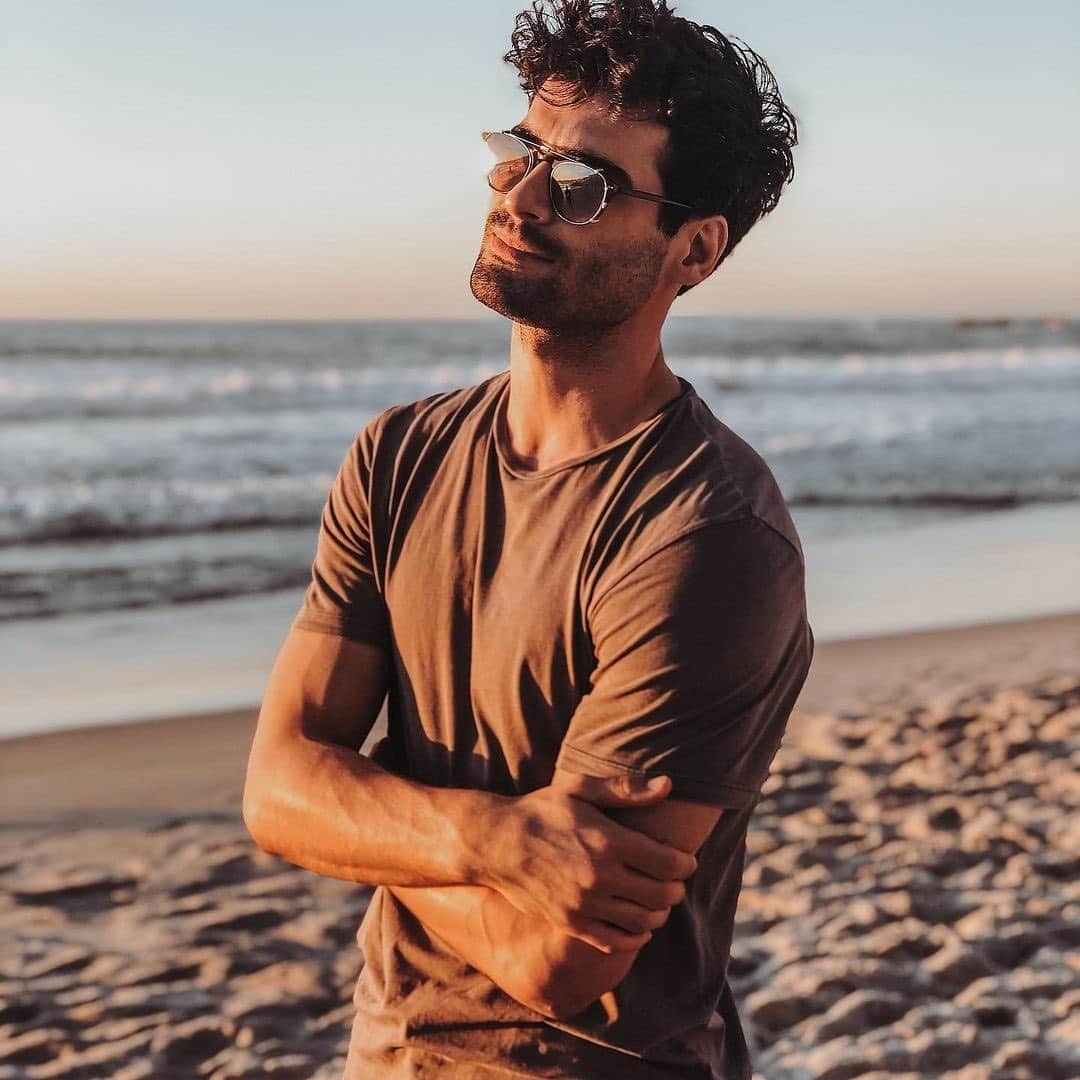ジーエルシーオーのインスタグラム：「Brooks Clip pairs best with sunsets 🌅」
