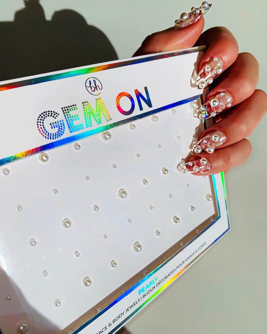 BH Cosmeticsのインスタグラム：「Grab onto your pearls because these little treasures are coming in HOT 🔥💅🏽#ManiMonday #bhcosmetics」