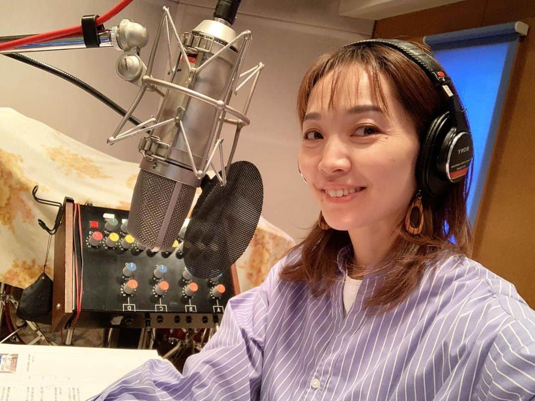 荒木麻里子さんのインスタグラム写真 - (荒木麻里子Instagram)「#🎙  . 2時間半スタジオにこもり、久しぶりにガッツリとナレーションを撮りました💪🏻 達成感☺️ 昔からキャピキャピ感ないので、 「落ち着いたトーンで」と言われると安心します（笑） . . . #ナレーション収録  #スタジオ  #ナレ撮り  #アナウンサー  #フリーアナウンサー  #女子アナ  #フリーランス  #soundsystem #studio #booth #mic」2月23日 6時47分 - marilyn198612