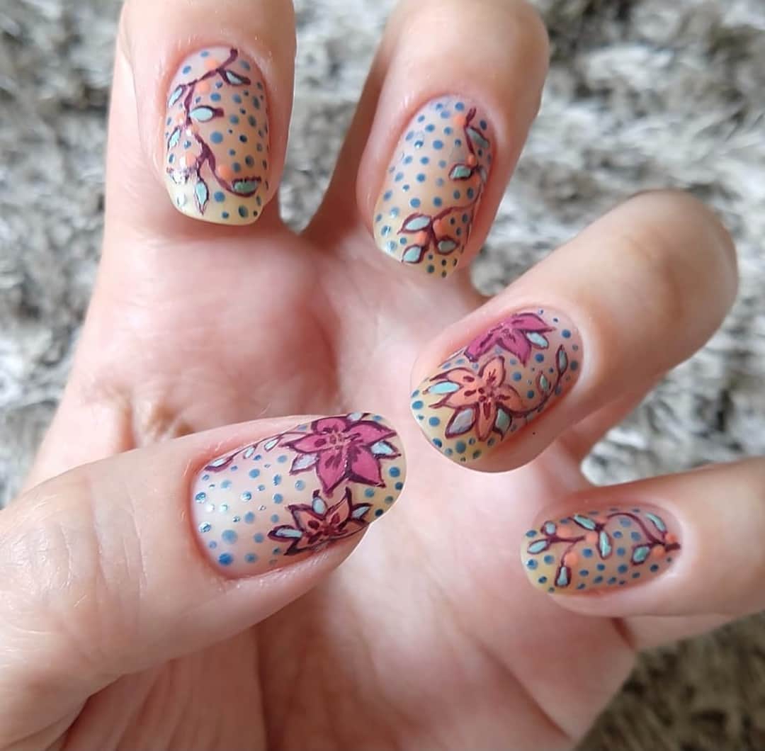 Risqueのインスタグラム：「Você quer uma nail art incrível feita com toda a Nova Coleção #RisquéRevoluçãoDasCores? A @tatalitando_ fez, e não tinha como não repostarmos por aqui. Faça você também e poste usando #EuQueFizRisqué! 💅 ⠀ #TáNasNossasMãos #EsmaltesRisqué #RisquéOficial」