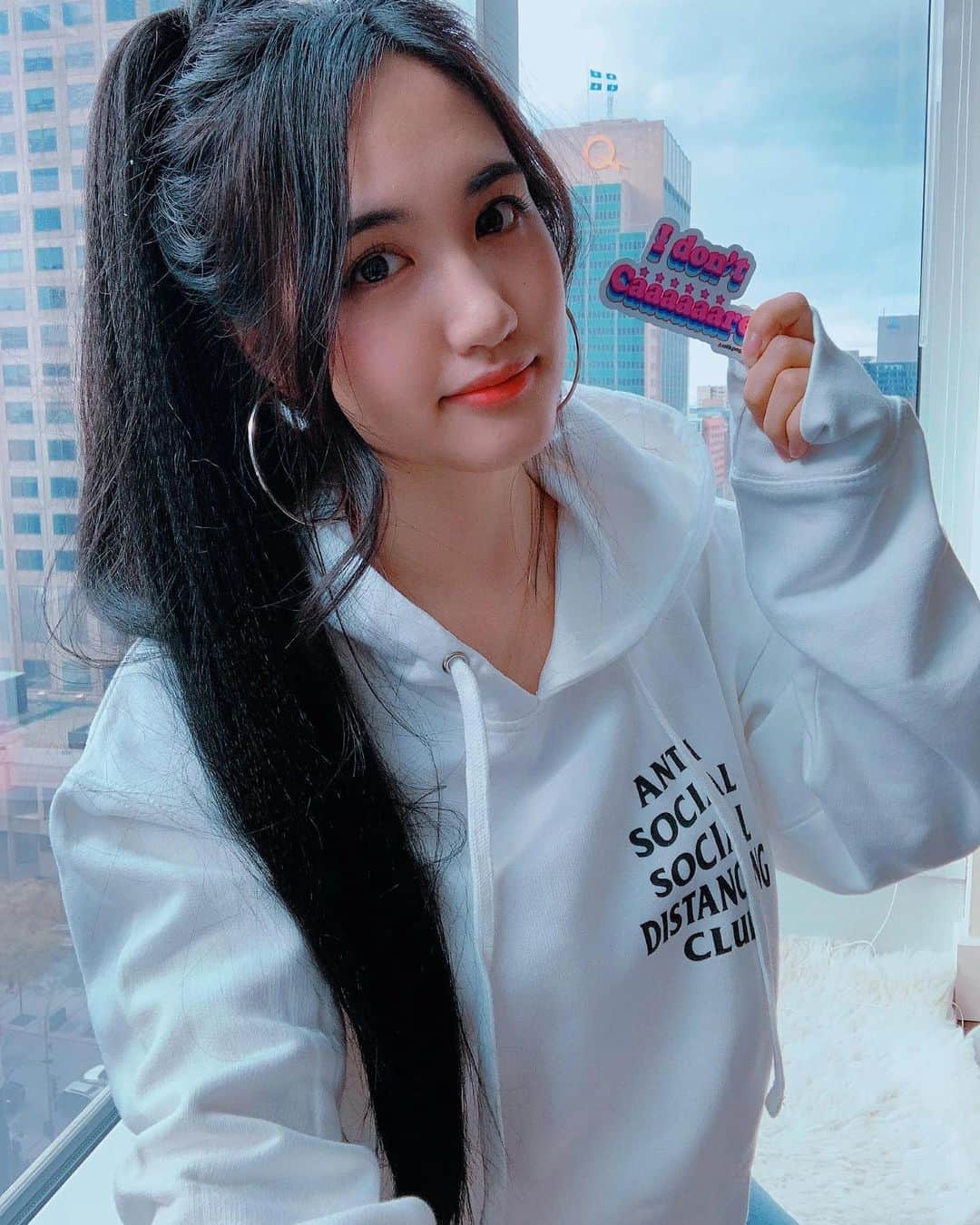 allkpopTHESHOPのインスタグラム：「Social Distancing is perfect for those with social anxiety! 🤪  https://shop.allkpop.com/products/assdc-hoodie」