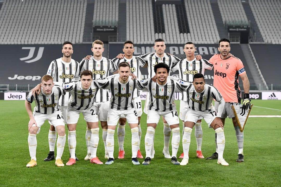 ジャンルイジ・ブッフォンのインスタグラム：「harder better faster stronger   #JuveCrotone  #DaftPunk」