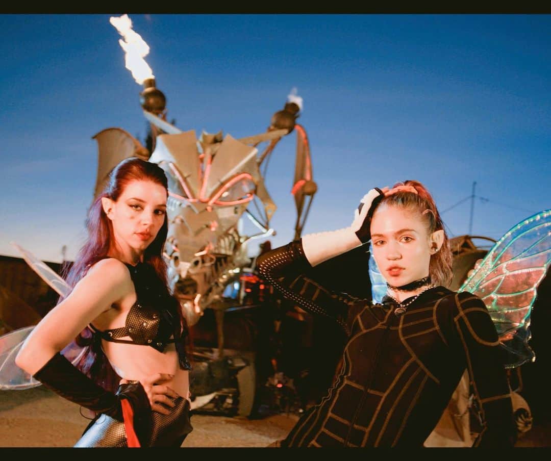グライムスのインスタグラム：「One year of Miss Anthropocene!  Cc @hanatruly 🗡🐉」