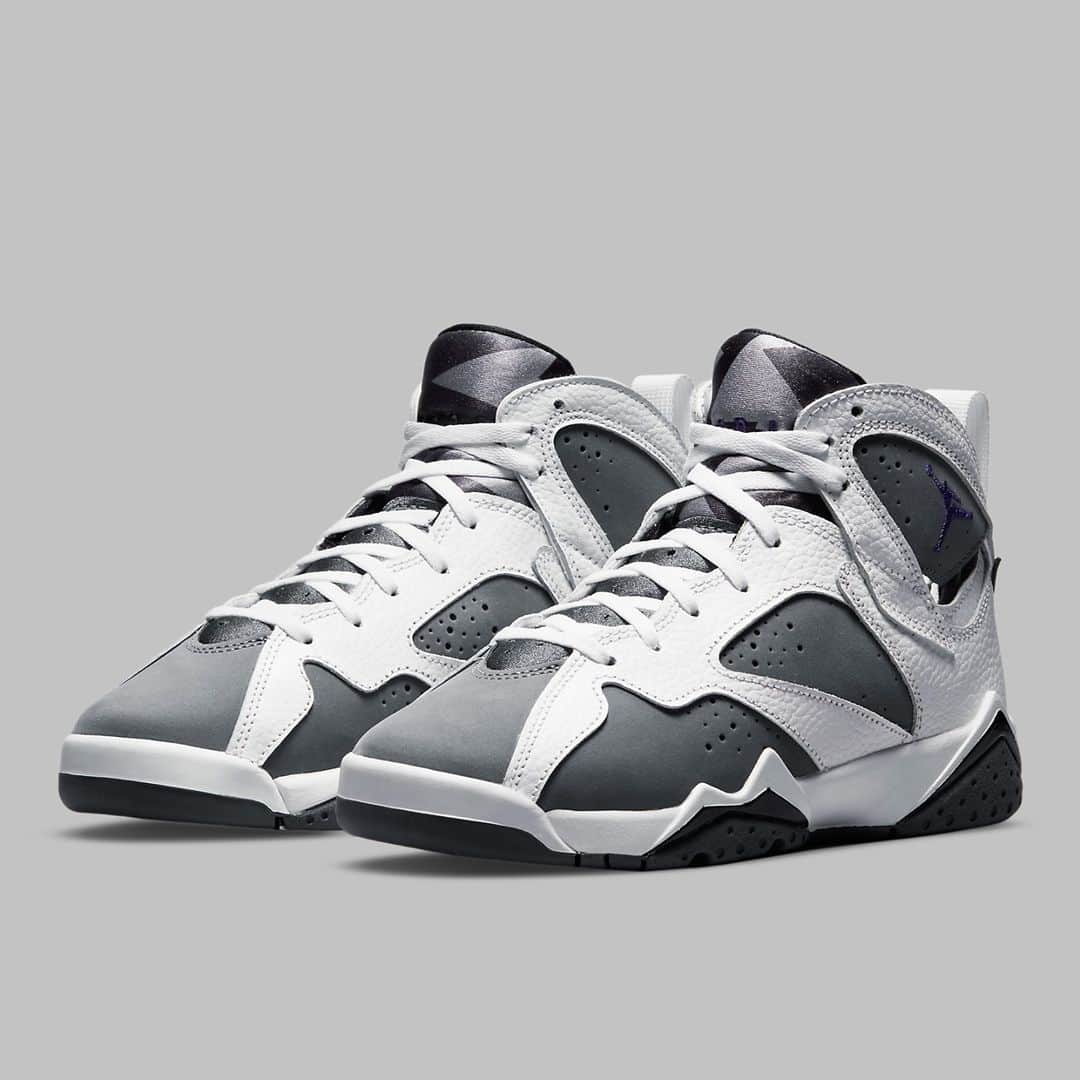 Sneaker News x Jordans Dailyさんのインスタグラム写真 - (Sneaker News x Jordans DailyInstagram)「OFFICIAL IMAGES: Air Jordan 7 "Flint" revealed in GS sizes? Are these a must have, or must pass? Tap the link in our bio for more info.」2月23日 7時01分 - jordansdaily