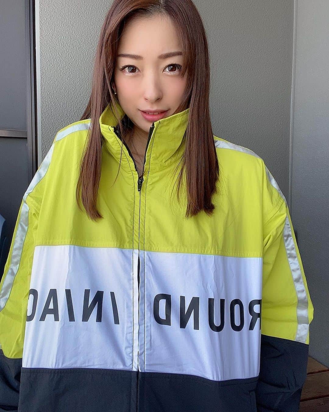 RIKAのインスタグラム：「. イエローってなかなか着ないけどデザインが可愛いジャケットだったのでこの色をチョイス💛 @ground_n_ace  . あったかくなってお散歩する機会も増えてきたから薄くて動きやすいジャケットが大活躍☺️✨ . カッコ可愛い系目指して頑張ります😎❤️ . . . #可愛い #カッコいい #カッコ可愛い #オシャレ #ジャケット #groundnace #ground_n_ace #グランダンエース @ground_n_ace」