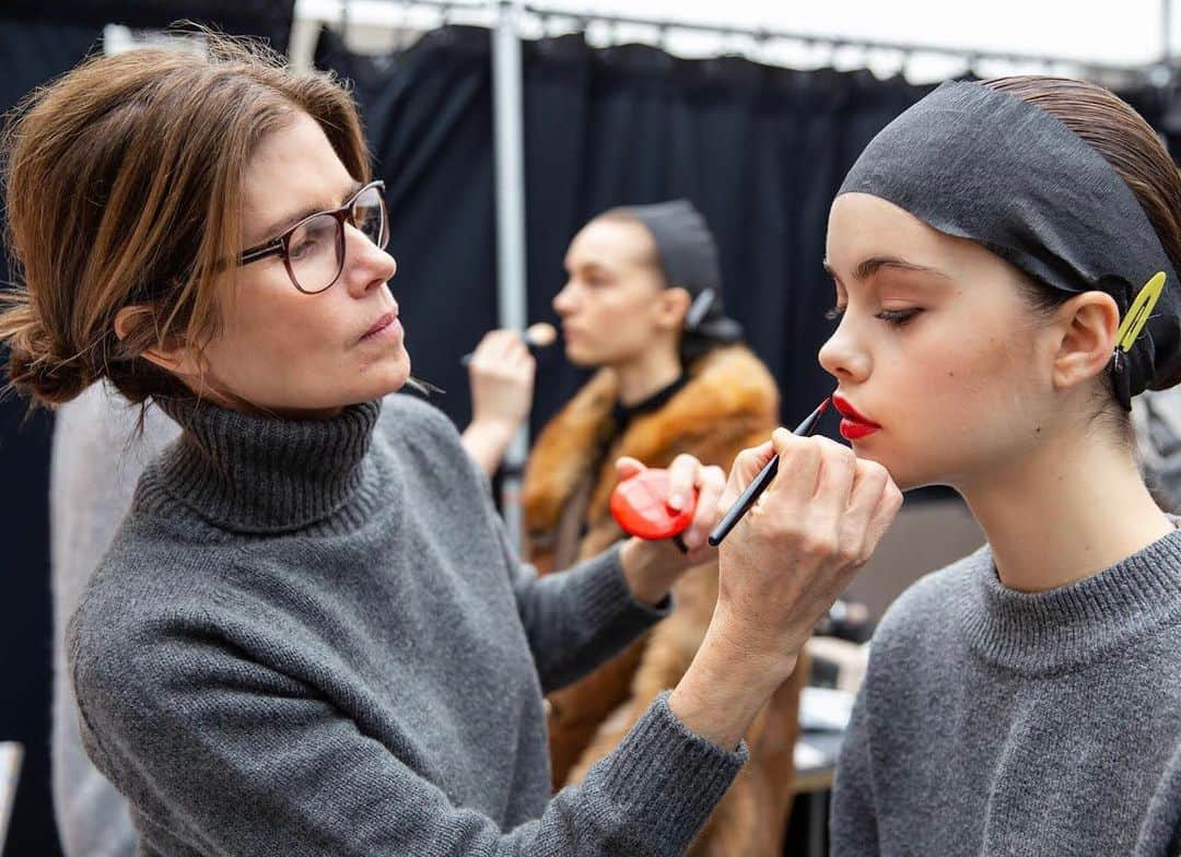 グッチ・ウェストマンさんのインスタグラム写真 - (グッチ・ウェストマンInstagram)「Hard to believe this was already over a year ago! Miss making fashion week memories & loved creating this look last Feb at the @brockcollection show. Used the bright tomato red shade from our Lip Suede palette on the gorgeous @marijazezelj 💋 💗 #nyfw」2月23日 7時17分 - gucciwestman