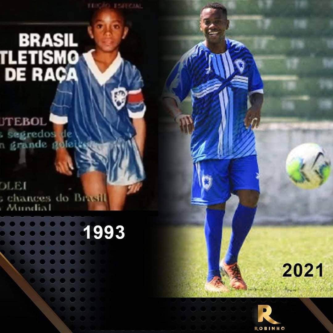 ロビーニョのインスタグラム：「Futebol é alegria ⚽ 😋  Me divirto hoje igual quando tinha 8 anos de idade 🎁👨🏾‍🦲  “Que a sua felicidade esteja no Senhor! Ele lhe dará o que o seu coração deseja.”  (‭‭Salmos‬ ‭37:4)  #obrigadodeus 🙌🏾」