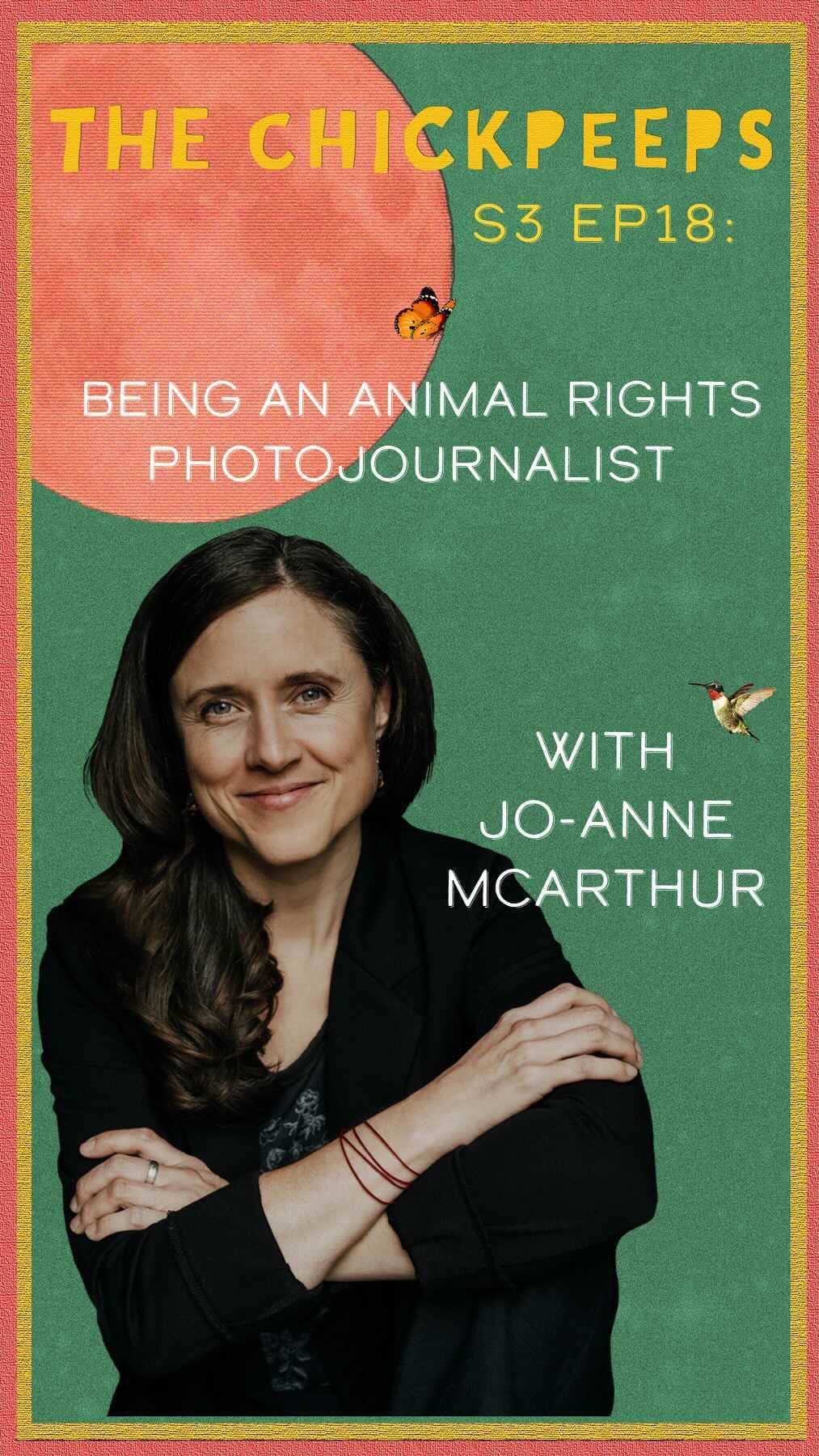 イヴァナ・リンチのインスタグラム：「We’ve been so busy having incredible conversations over on @chickpeepspod lately that I keep forgetting to post about them!! 🙀 This conversation with Jo-Anne McArthur, photographer and founder of @weanimals was particularly fascinating and uplifting to me. Jo-Anne has been documenting humanity’s relationship with animals for the past 2 decades and has been in some of the darkest, grimmest, saddest places on earth to capture moments in the lives of the animals people exploit but never see or acknowledge. I was so curious to ask her, having exposed herself to animal suffering for so many years, whether or not she still remains hopeful about human nature, and how does she stay optimistic enough to keep doing this incredibly difficult work and sharing the story of the plight of animals through her powerful images. She had so many insightful things to say, and this conversation gave me a lot of hope, and further appreciation for the impact storytelling can have on people.  Also, check out Jo-Anne’s organisation @weanimals to see more of her work, and the work of dozens of other animal rights photographers - they are breathtaking. And she and her team offer an online masterclass for anyone interested in learning how to be an animal rights photojournalist. A few ChickPeeps have been taking the course and are finding it so eye-opening.   Link to the full episode is in my bio! 🎧   #vegan #veganpodcast #ChickPeepsPodcast #WeAnimals #JoanneMcArthur #animalrights #photojournalism」