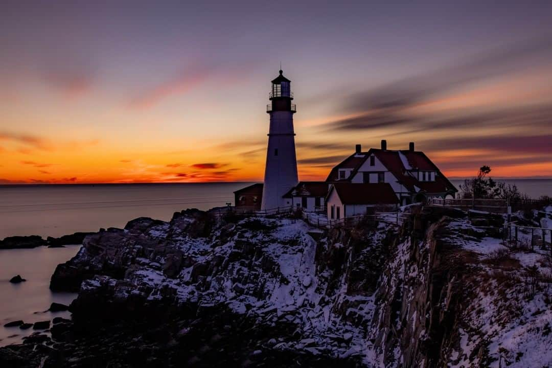 Sigma Corp Of America（シグマ）のインスタグラム：「A lovely sunset view of the Portland Head Lighthouse in Cape Elizabeth, Maine, captured by @jerseyportraits and the SIGMA 24-105mm F4 DG OS HSM | Art lens.  #SIGMA #sigma24105 #sigma24105art #sigma24105mmart #photography #zoomlens #sunset #sunsetphotography #lighthouse #lighthousesofinstagram #longexposure #longexposurephotography #portlandmaine #capeelizabeth #capeelizabethmaine」