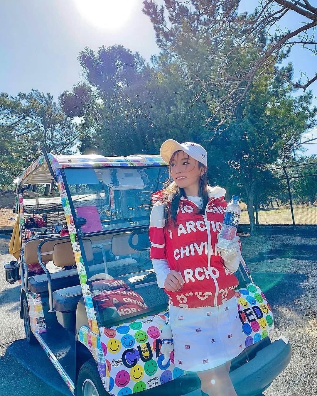 のインスタグラム：「☺︎*･゜ﾟ･ Mineral water to bring to golf🤍  愛用中のミネラルウォーター✨ ゴルフのお供にも「のむシリカ」 @nomusilica_official   シリカとは肌や血管や歯などの 全身を構成する成分✨ 美容効果も大きく左右する大事な成分だから いい事だらけだね🥰  シリカ水の魅力🌈 ✔︎髪や爪、骨の再生を助けてくれる。 ✔︎新陳代謝が上がり肌の調子が良くなる。 ✔︎利尿作用やお通じが良くなり有害物質排出を促す。 ✔︎代謝やデトックス効果で体質改善。  まだ20%オフキャンペーン中だよ❣️ 気になる方は是非試してみてね♡ 2箱以上で送料無料だからお得👀✨  《のむシリカをお得にGETの裏技》 swipe👉4枚目 レシート買取アプリONEで のむシリカの購入画面をアップすると 1000pointで買い取ってくれます✨ APPストアから無料でDLできるよ⬇️ ・ ・ ・ ・ #のむシリカ #シリカ #シリカ水 #ミネラルウォーター #ナチュラルミネラル #霧島天然水 #美容 #美肌 #デトックス #ダイエット #beauty #supported #one #Water #diet #いづみんゴルフ #いづみん #izumingolf #izumin_golf」