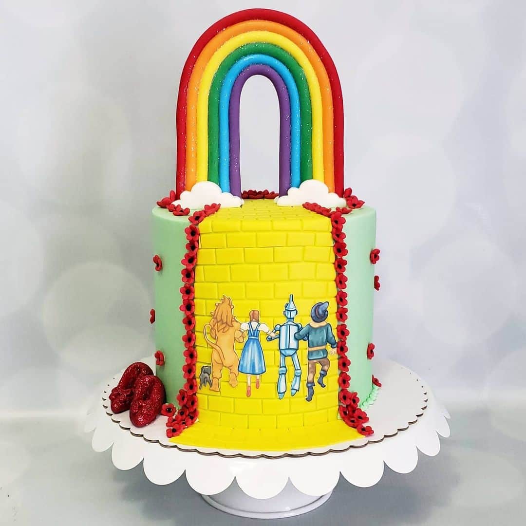 Honey Bee Cakesのインスタグラム：「Wizard of Oz Cake」