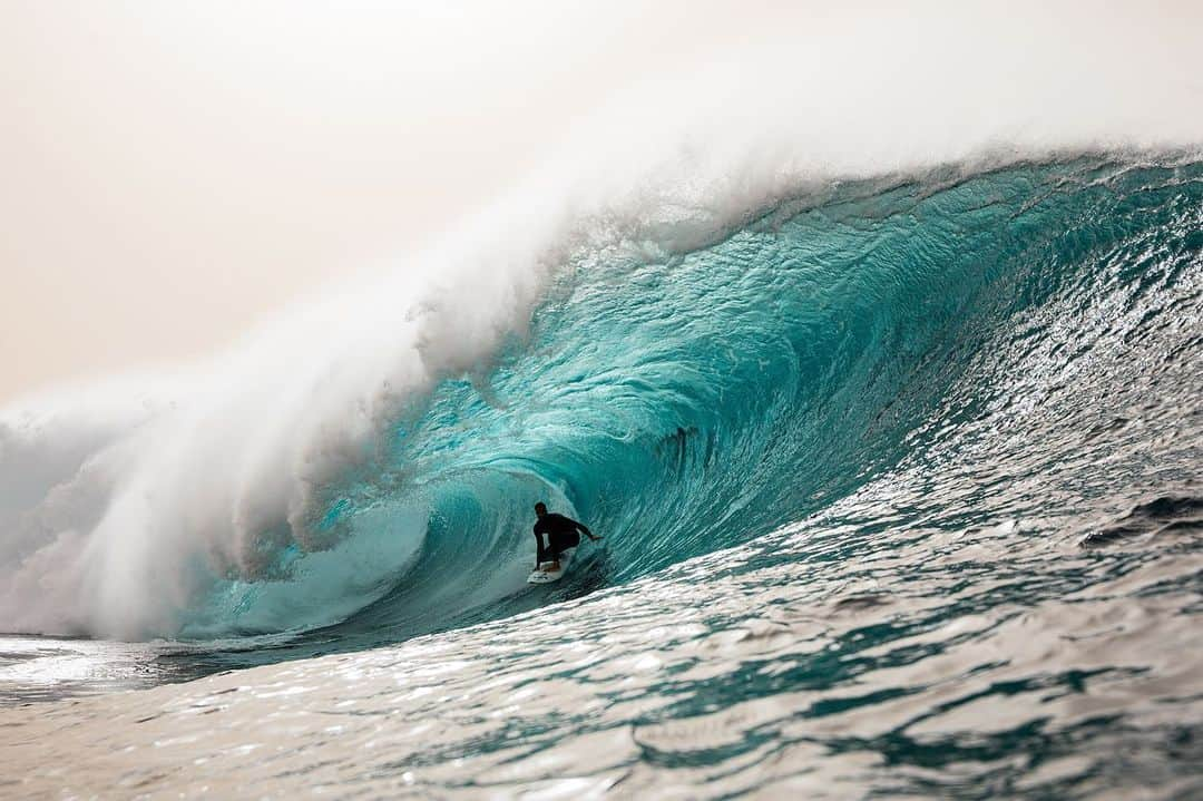 surflineさんのインスタグラム写真 - (surflineInstagram)「It’s true: Europe and Morocco went off last week, with all manner of heaving reefbreak tubes in the Canaries, running pointbreak walls in Morocco, offshore overhead beachbreak in the UK, more heaving reefbreak tubes in Portugal, rivermouth tubes at Mundaka…and the swell blitz continues in the North Atlantic. Hit the link in bio for the full #swellstory. (And check the forecast for what’s in store.)」2月23日 8時10分 - surfline